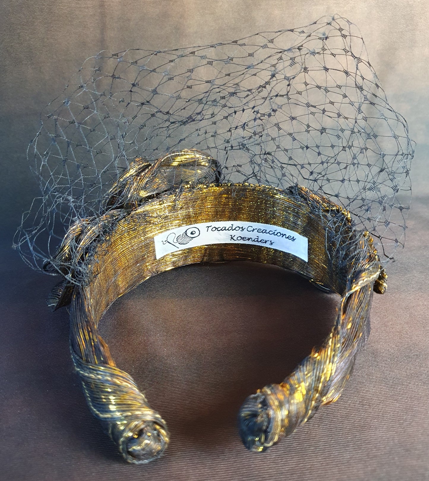 Handgemaakte hoofdband goud Zwart Metallic Zijde Abaca- Elegant Haaraccessoire voor Bruiloften, Gasten en Feesten, dames haar haarband