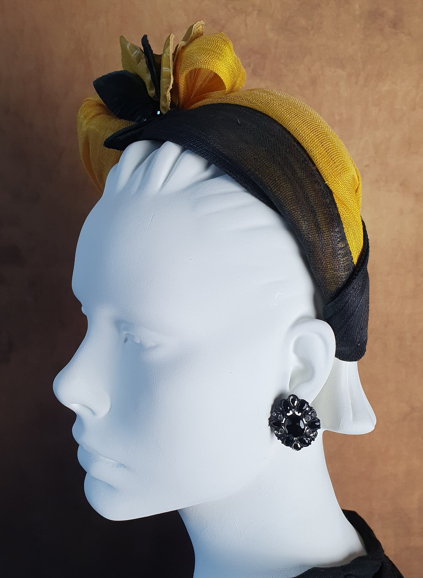 Handgemaakte gele en zwarte abaca zijden hoofdband, fascinator, tiara, gast hoofdband, bruids hoofdband, speciale gelegenheid