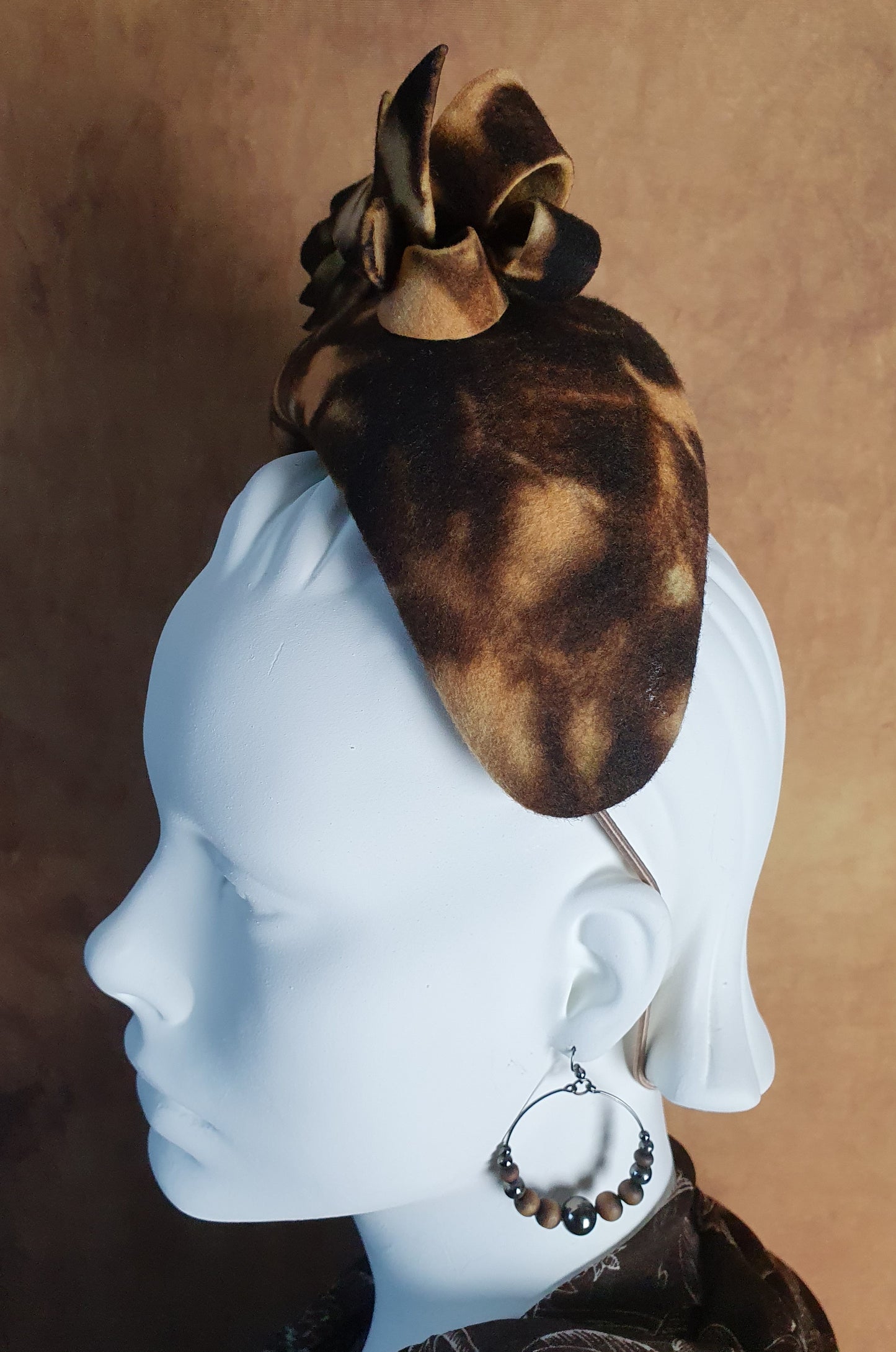 Handgemaakte bruin met oranje vilten hoofdband, elegante diadeem, tiara, gast hoofdband, bruids hoofdband, speciale gelegenheid