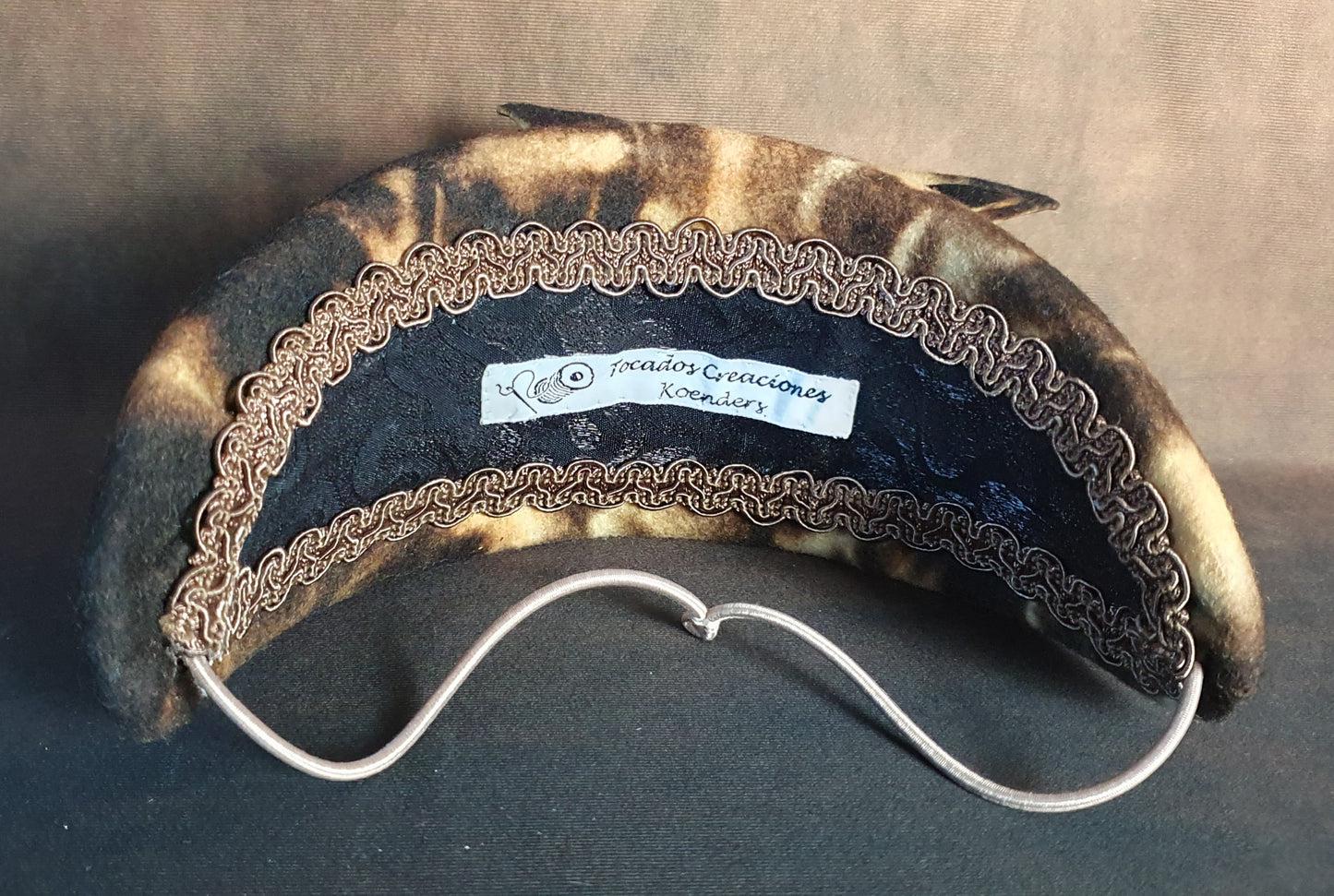 Handgemaakte bruin met oranje vilten hoofdband, elegante diadeem, tiara, gast hoofdband, bruids hoofdband, speciale gelegenheid