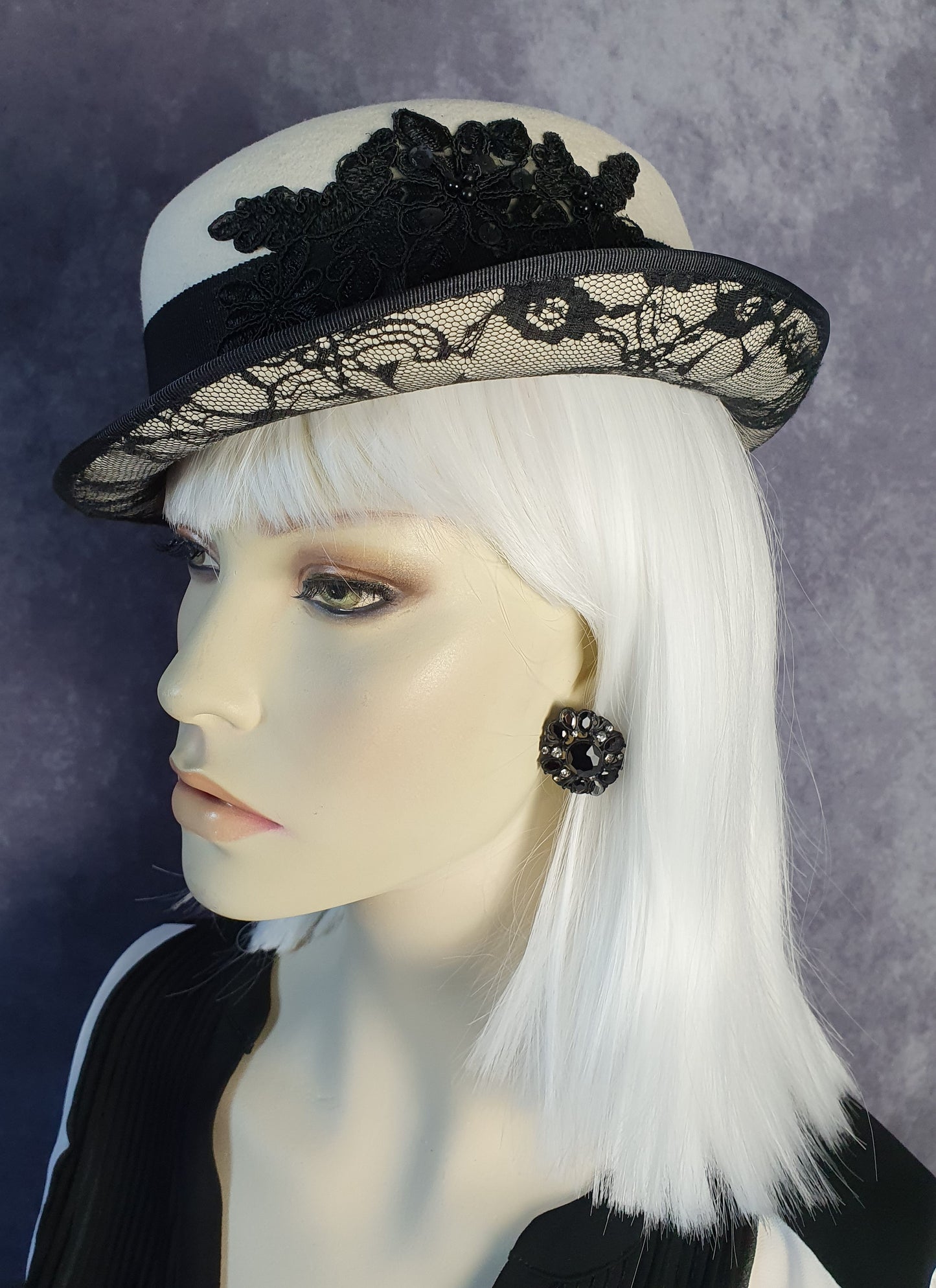 Handgemaakte vilten hoed zwart en wit, elegante vintage hoed fedora met kant -Perfect voor de herfst & winter en speciale gelegenheden