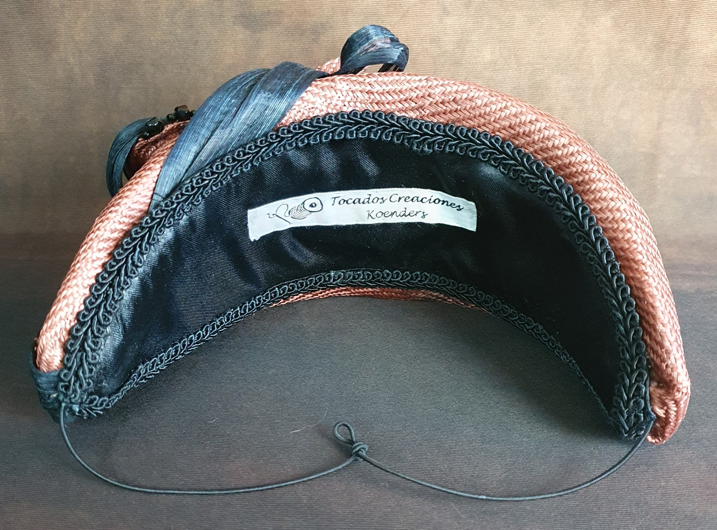 Hoofdband handgemaakte parasisal, bronskleurig met zwart, abaca zijden hoofdband, unieke diadeem, dames-hoofdband