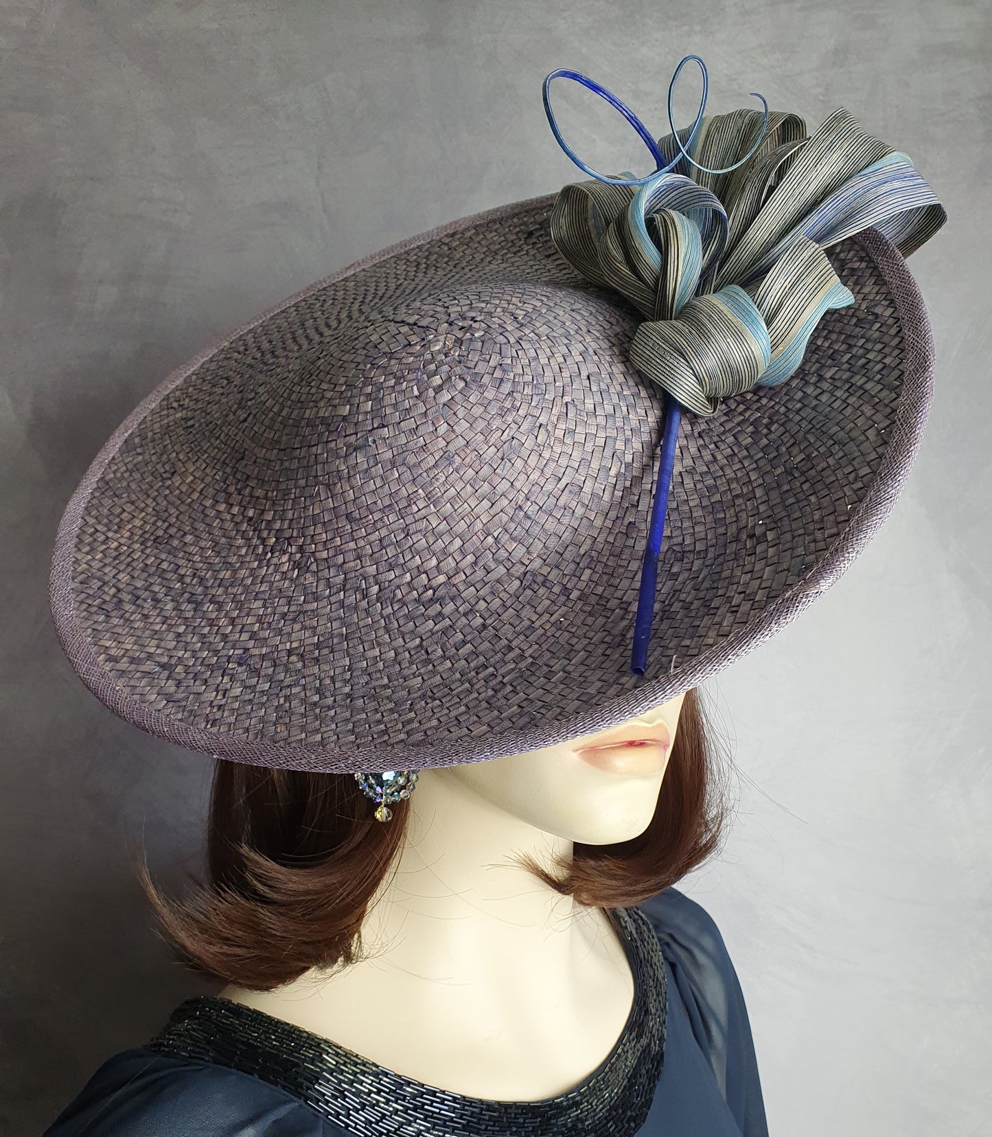 Grijs Paarse hoed dames, fascinator handgemaakt van natuurlijke vezels met en abaca zijde, dames zomer hoed, speciale gelegenheden.