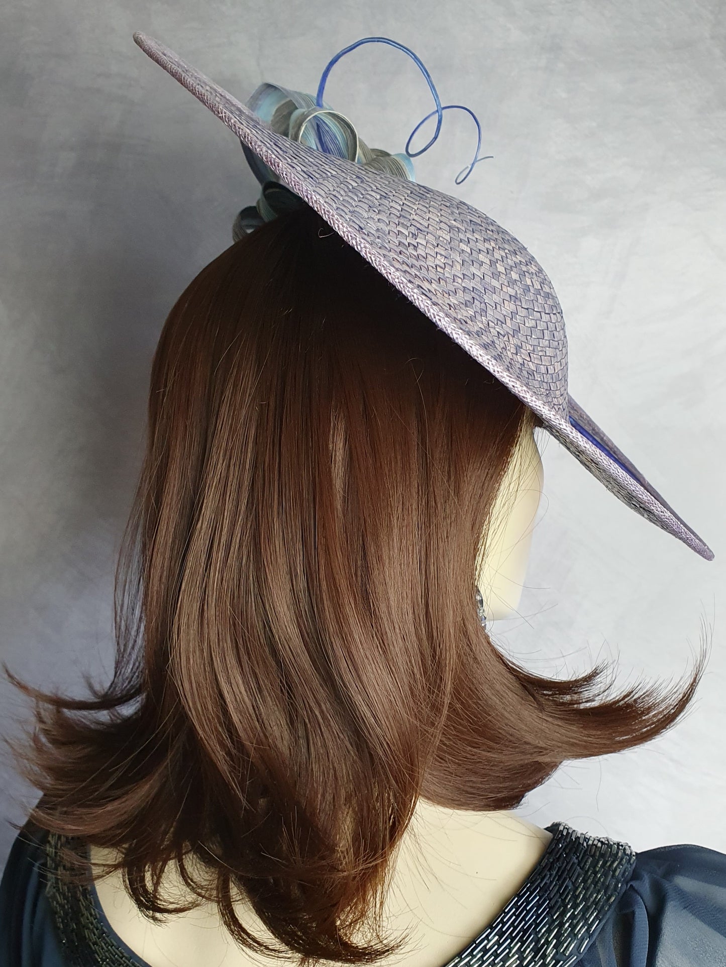 Grijs Paarse hoed dames, fascinator handgemaakt van natuurlijke vezels met en abaca zijde, dames zomer hoed, speciale gelegenheden.