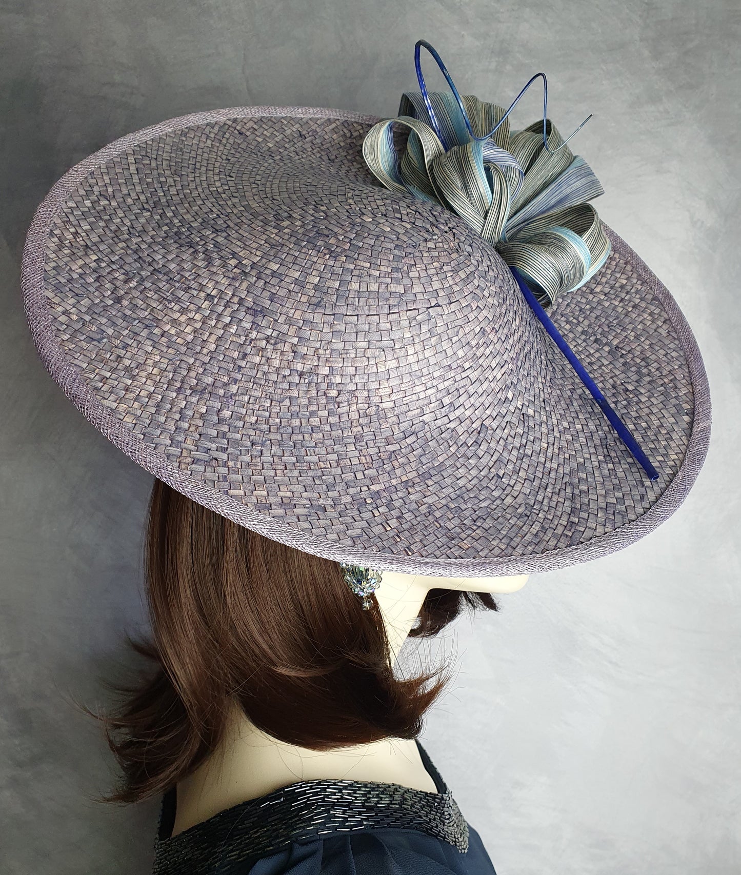 Grijs Paarse hoed dames, fascinator handgemaakt van natuurlijke vezels met en abaca zijde, dames zomer hoed, speciale gelegenheden.