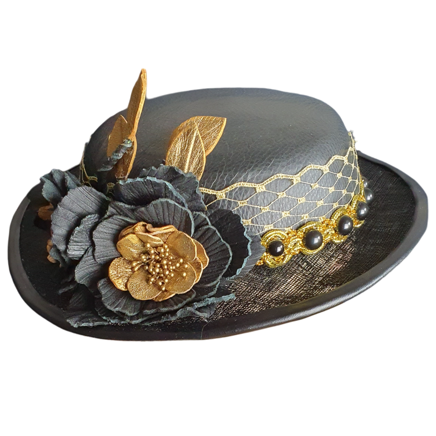 Handgemaakte fascinator goudkleurig met zwart van natuurlijk leer en sinamay, bruiloftshoed, gastenhoed, dameshoed, speciale gelegenheidshoed
