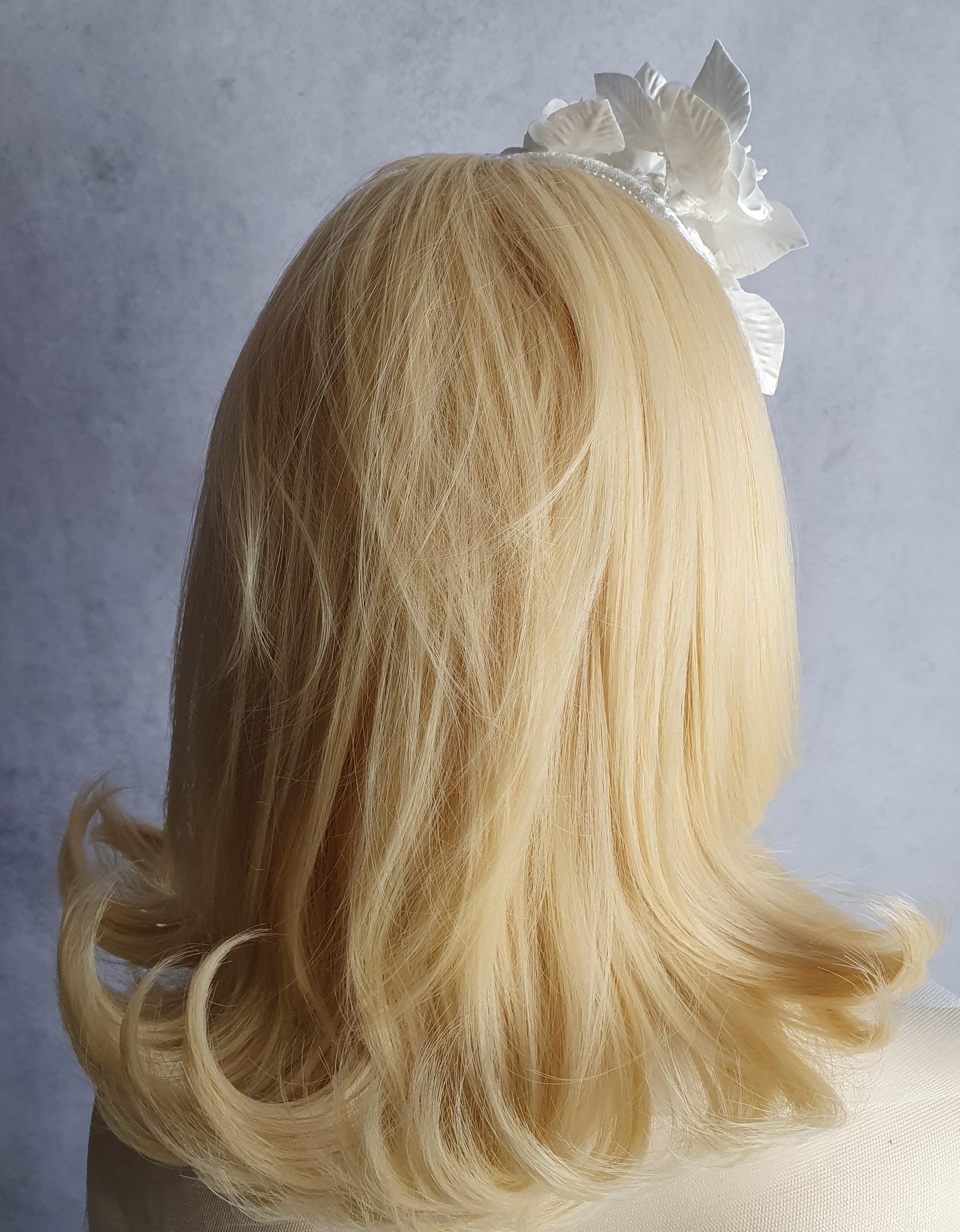 Handgemaakte hoofdband met zijden bloemen en fluwelen stampers- Elegant Haaraccessoire voor Bruiloften, dames haar haarband, diadeem