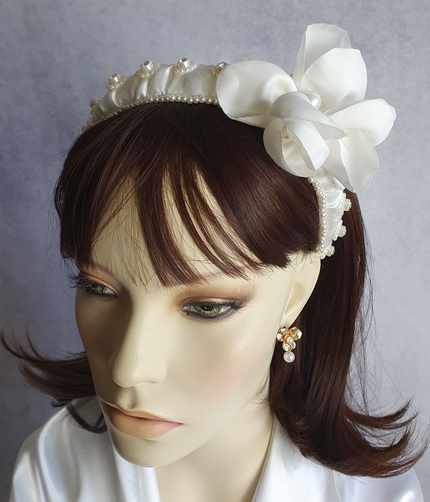 Handgemaakte hoofdband met parels en zijden stof- Mooie hoofdband, unieke feestelijke diadeem, bruiloft, speciale gelegenheid