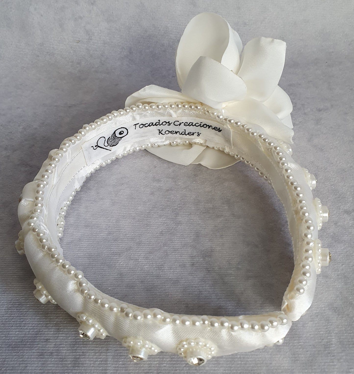 Handgemaakte hoofdband met parels en zijden stof- Mooie hoofdband, unieke feestelijke diadeem, bruiloft, speciale gelegenheid