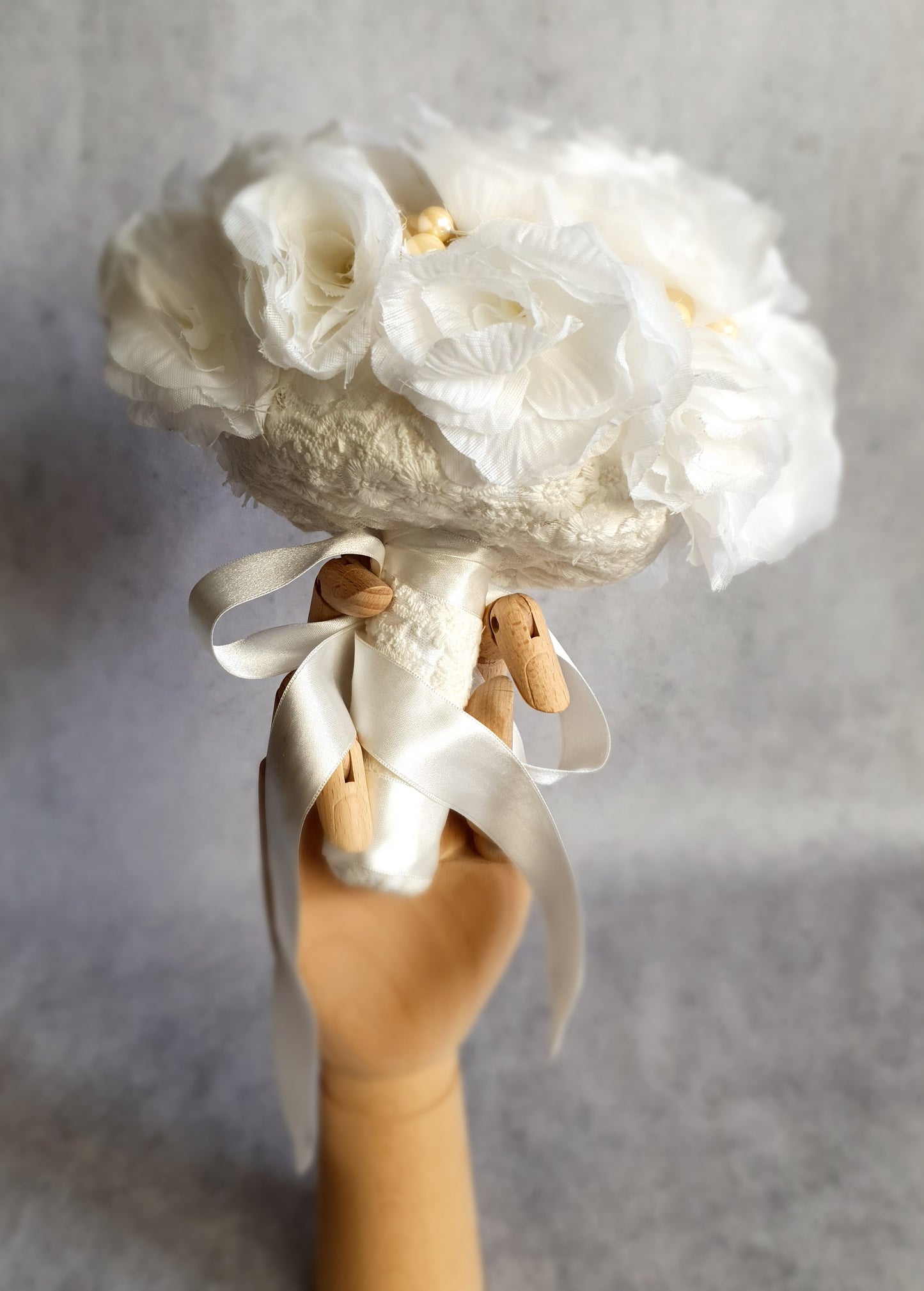 Handgemaakt bruidsboeket met parels en rozen, Elegante bruidsboeket, Trouwdag, Damesboeketten, Boeketbloemen, millinery.
