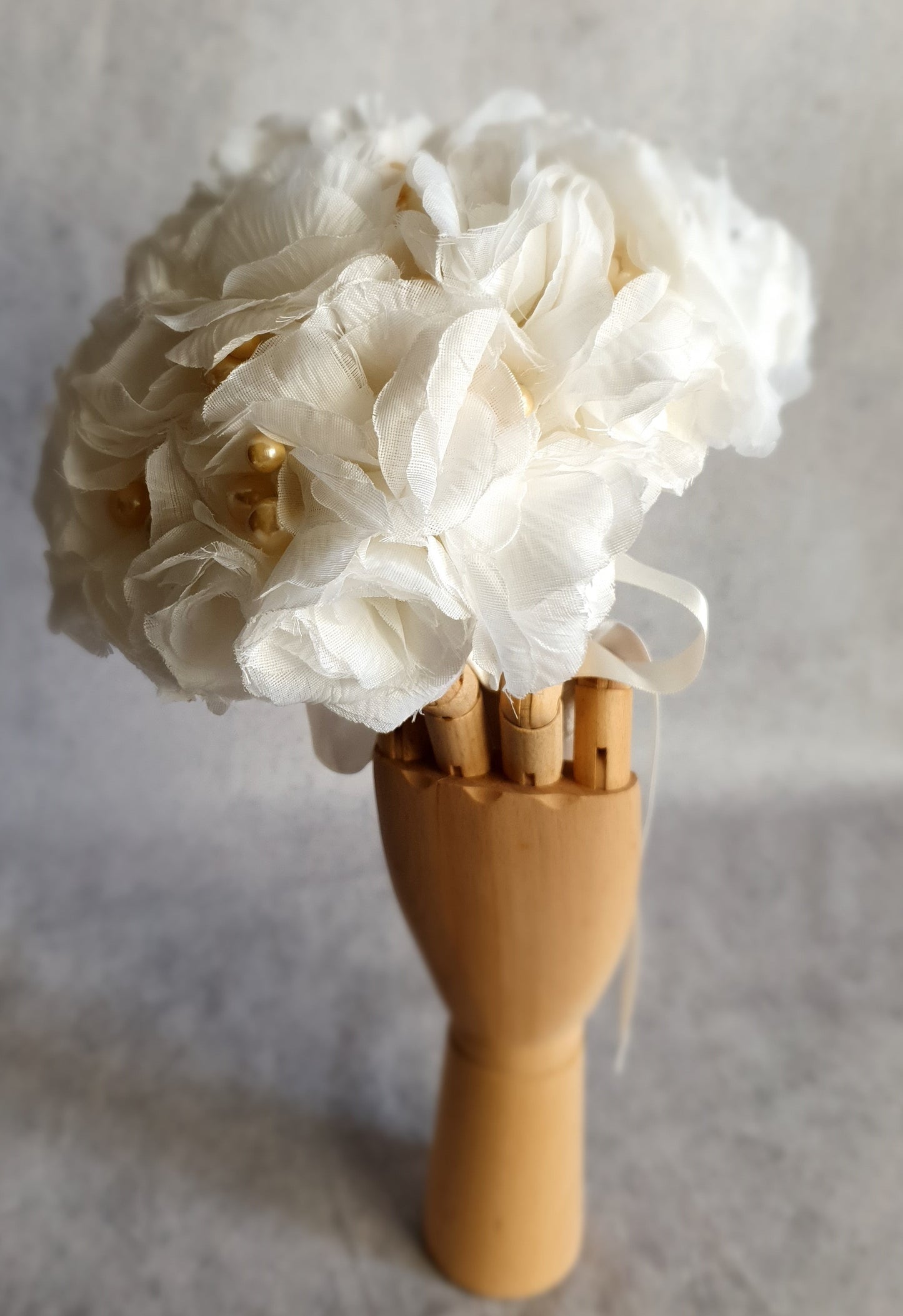 Handgemaakt bruidsboeket met parels en rozen, Elegante bruidsboeket, Trouwdag, Damesboeketten, Boeketbloemen, millinery.
