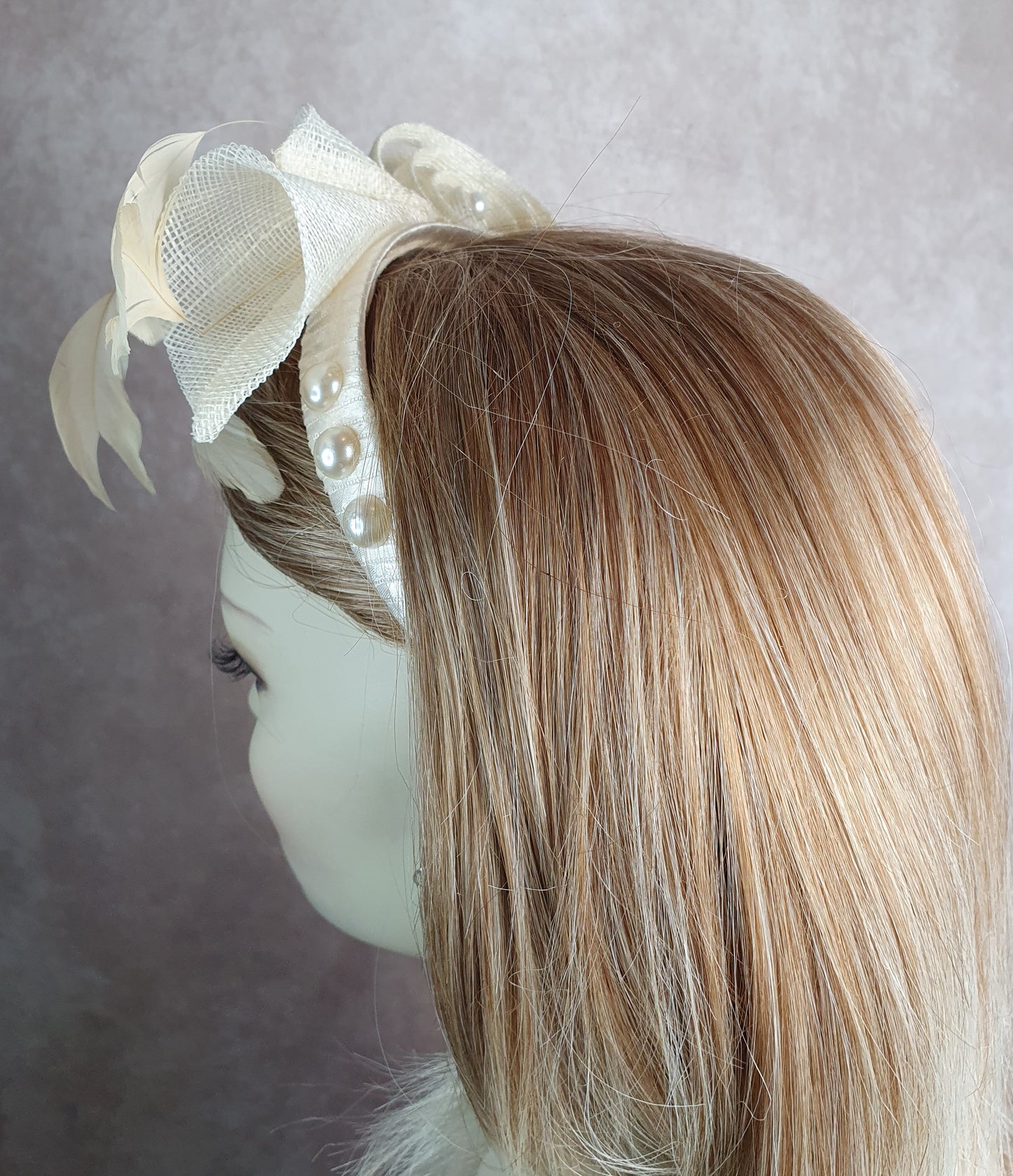 Handgemaakte sinamay hoofdband, diadeem met sluier, bruidstiara, perfect voor bruiloften en feestelijke gelegenheden