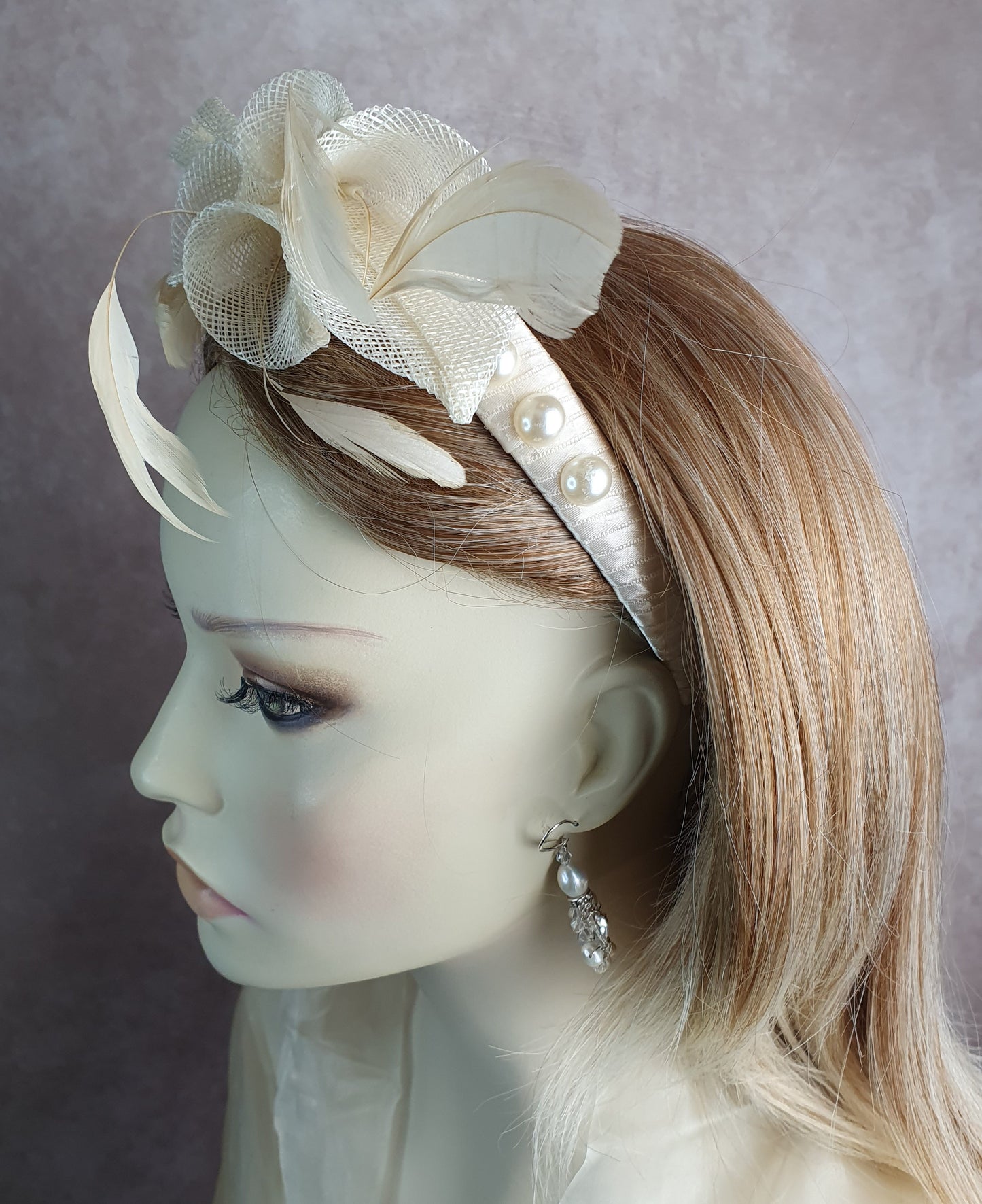 Handgemaakte sinamay hoofdband, diadeem met sluier, bruidstiara, perfect voor bruiloften en feestelijke gelegenheden