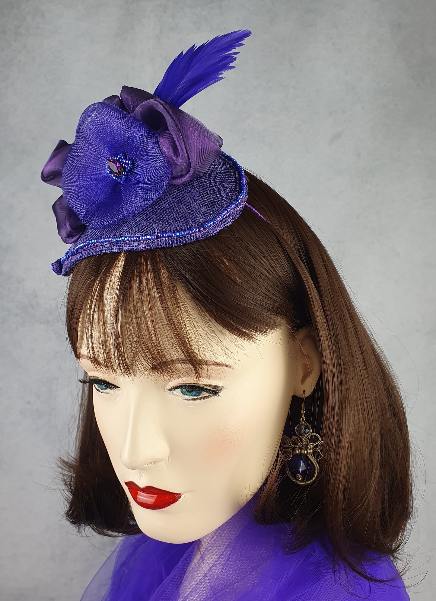 Handgemaakte sinamay organza en crinoline fascinator, elegante dames hoofdtooi, gast hoofdtooi, bruidshoofdtooi, speciale gelegenheid