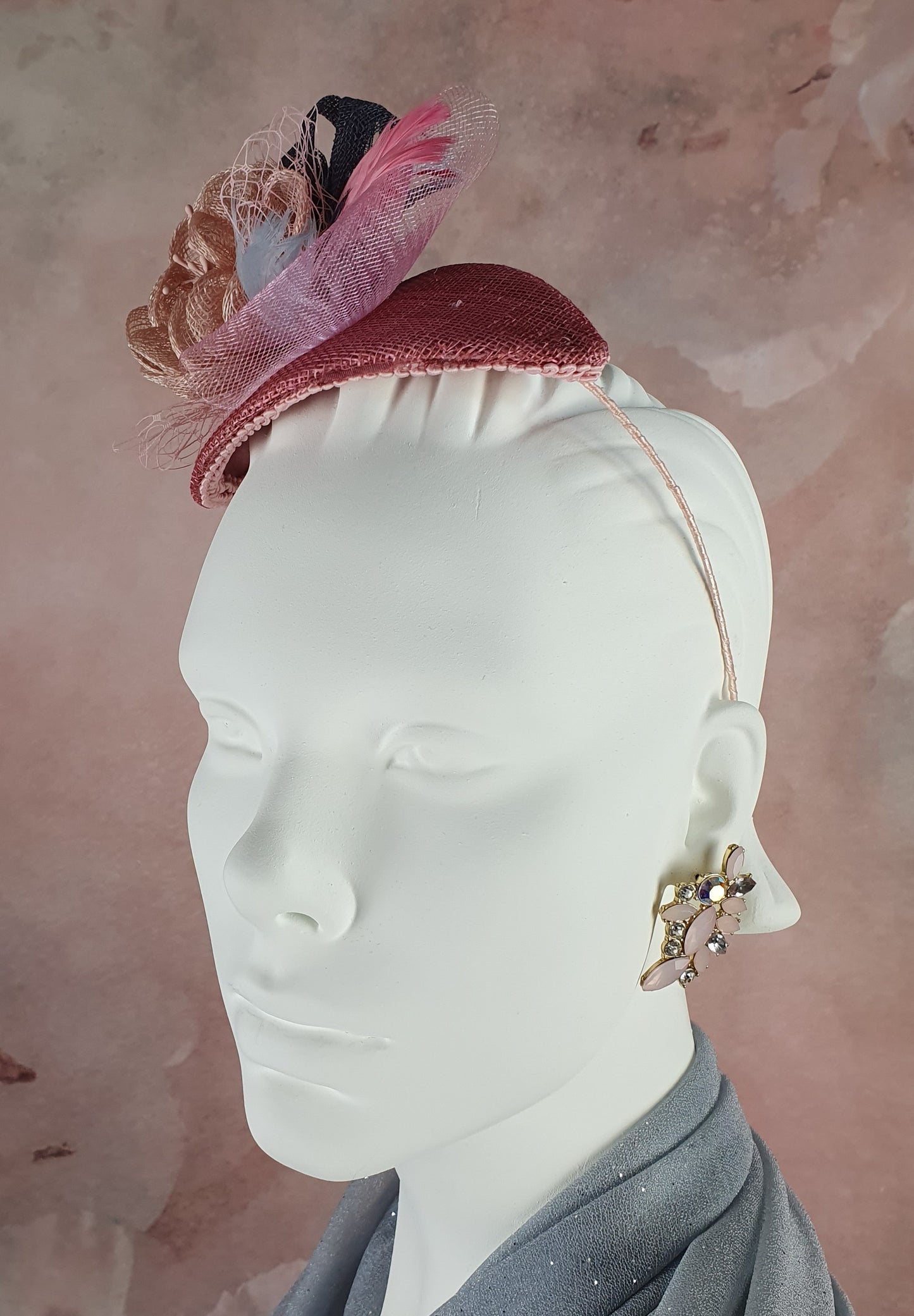 Elegante handgemaakte roze met grijze sinamay hoofdband- Elegante stijl voor elke gelegenheid, evenement tiara, bruiloft tiara, feest