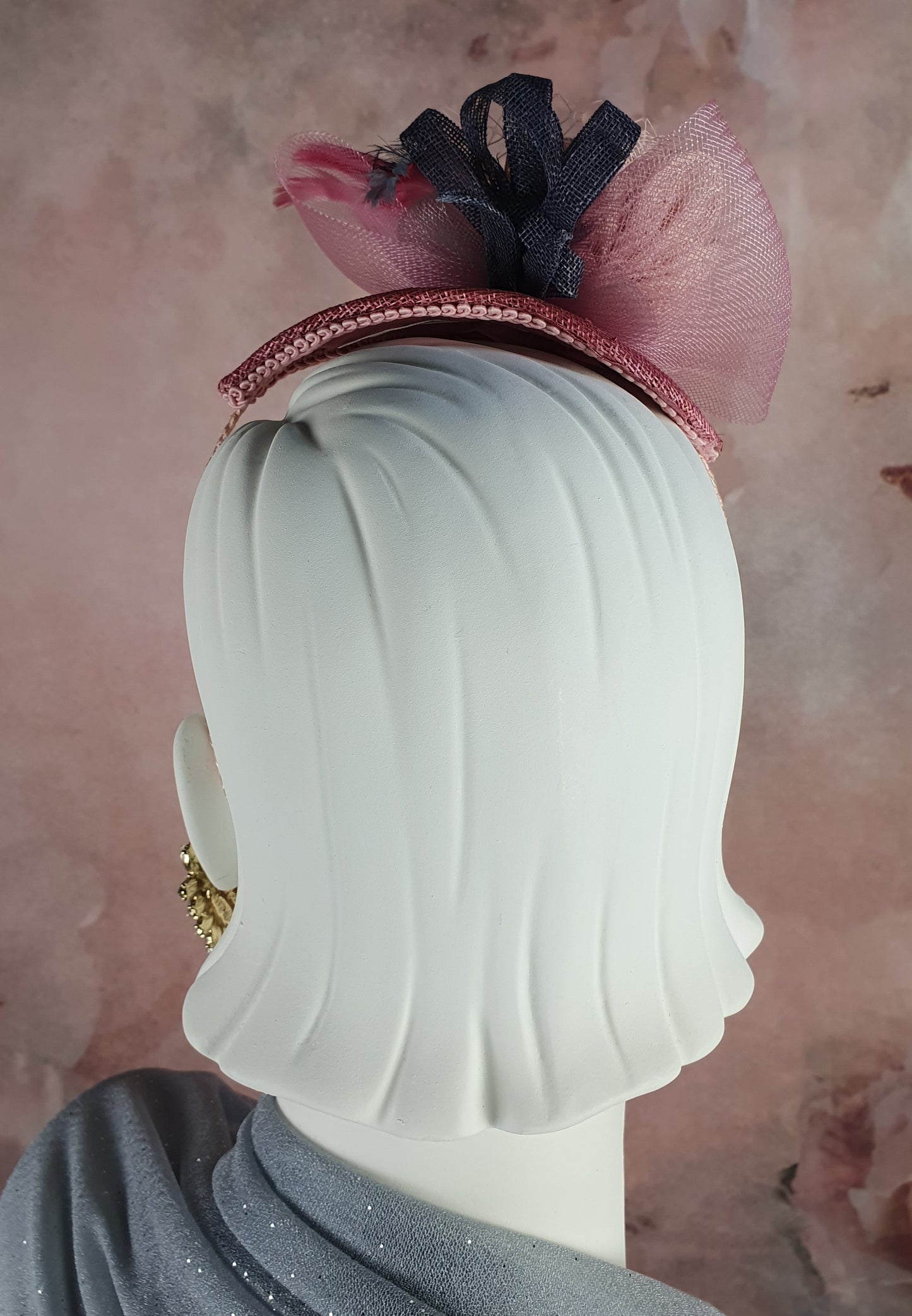 Elegante handgemaakte roze met grijze sinamay hoofdband- Elegante stijl voor elke gelegenheid, evenement tiara, bruiloft tiara, feest