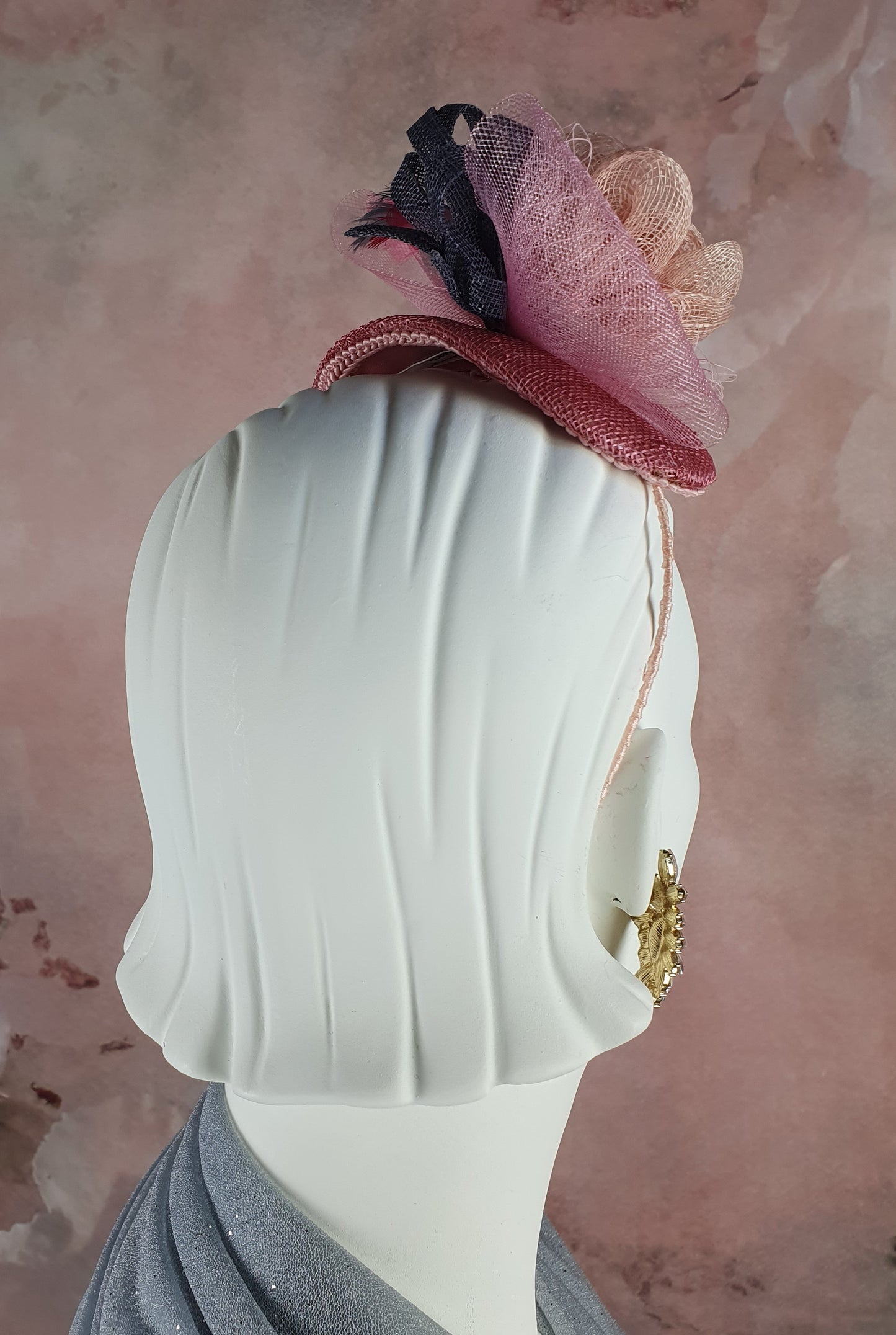 Elegante handgemaakte roze met grijze sinamay hoofdband- Elegante stijl voor elke gelegenheid, evenement tiara, bruiloft tiara, feest