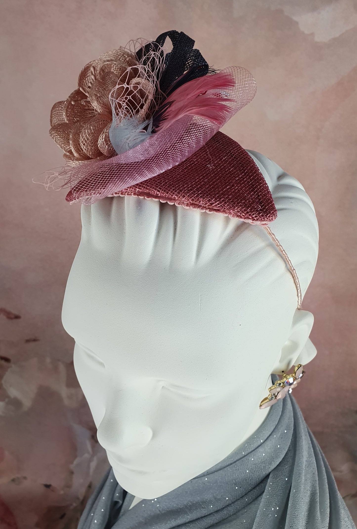 Elegante handgemaakte roze met grijze sinamay hoofdband- Elegante stijl voor elke gelegenheid, evenement tiara, bruiloft tiara, feest