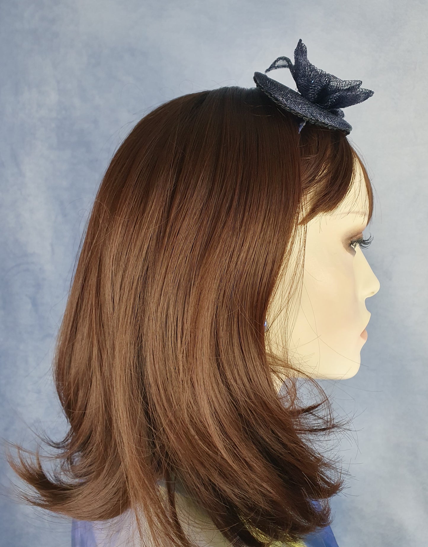 Donkerblauwe sinamay diadeem, handgemaakt en uniek - Elegante stijl voor elke gelegenheid, evenement tiara, bruiloft tiara