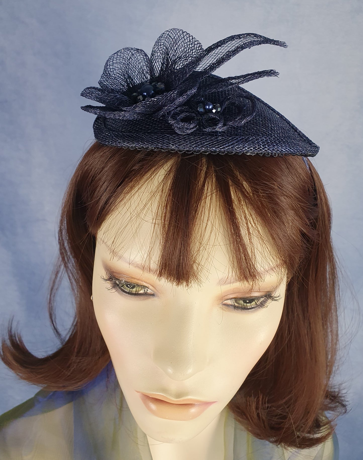 Donkerblauwe sinamay diadeem, handgemaakt en uniek - Elegante stijl voor elke gelegenheid, evenement tiara, bruiloft tiara