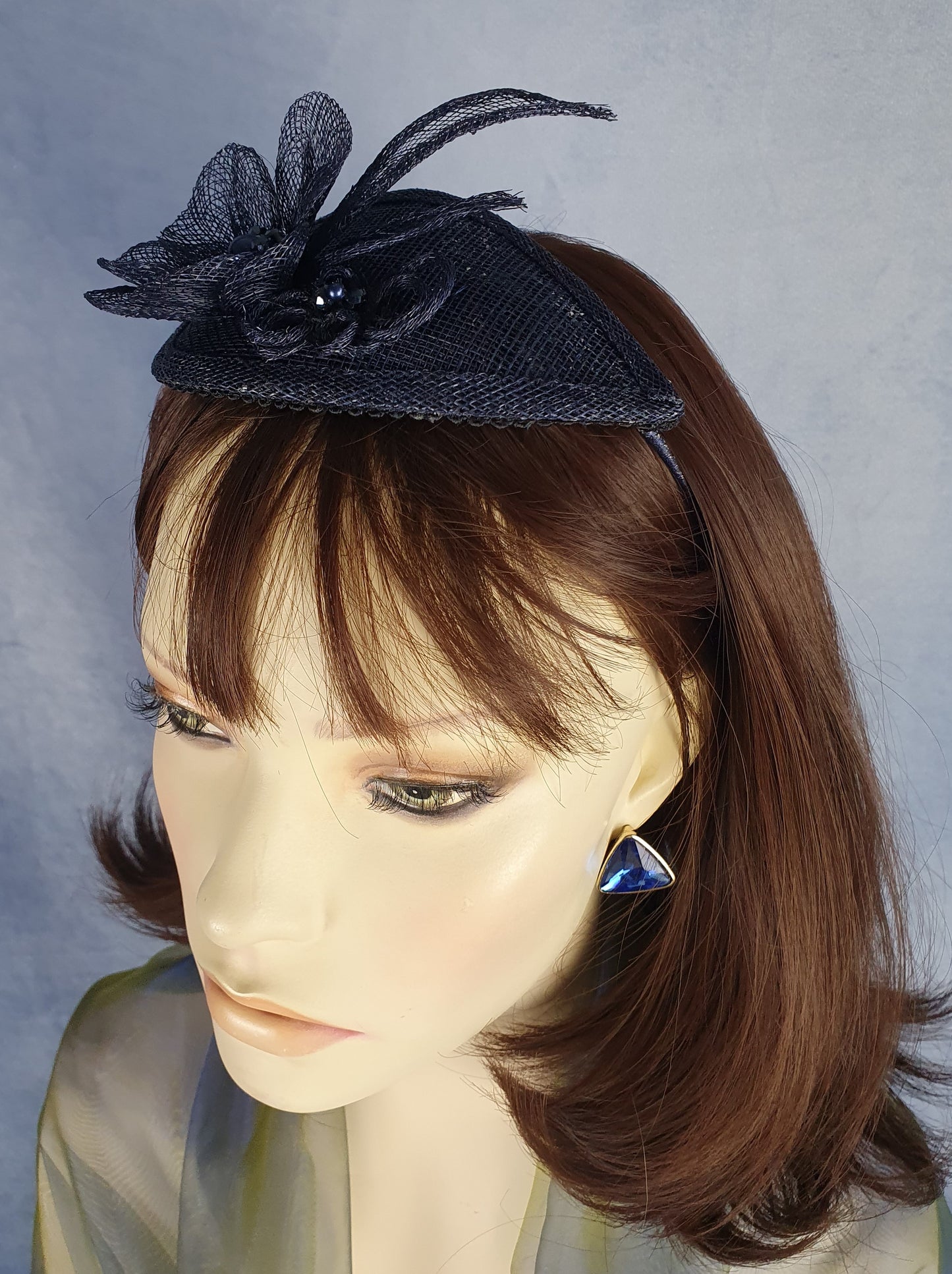 Donkerblauwe sinamay diadeem, handgemaakt en uniek - Elegante stijl voor elke gelegenheid, evenement tiara, bruiloft tiara