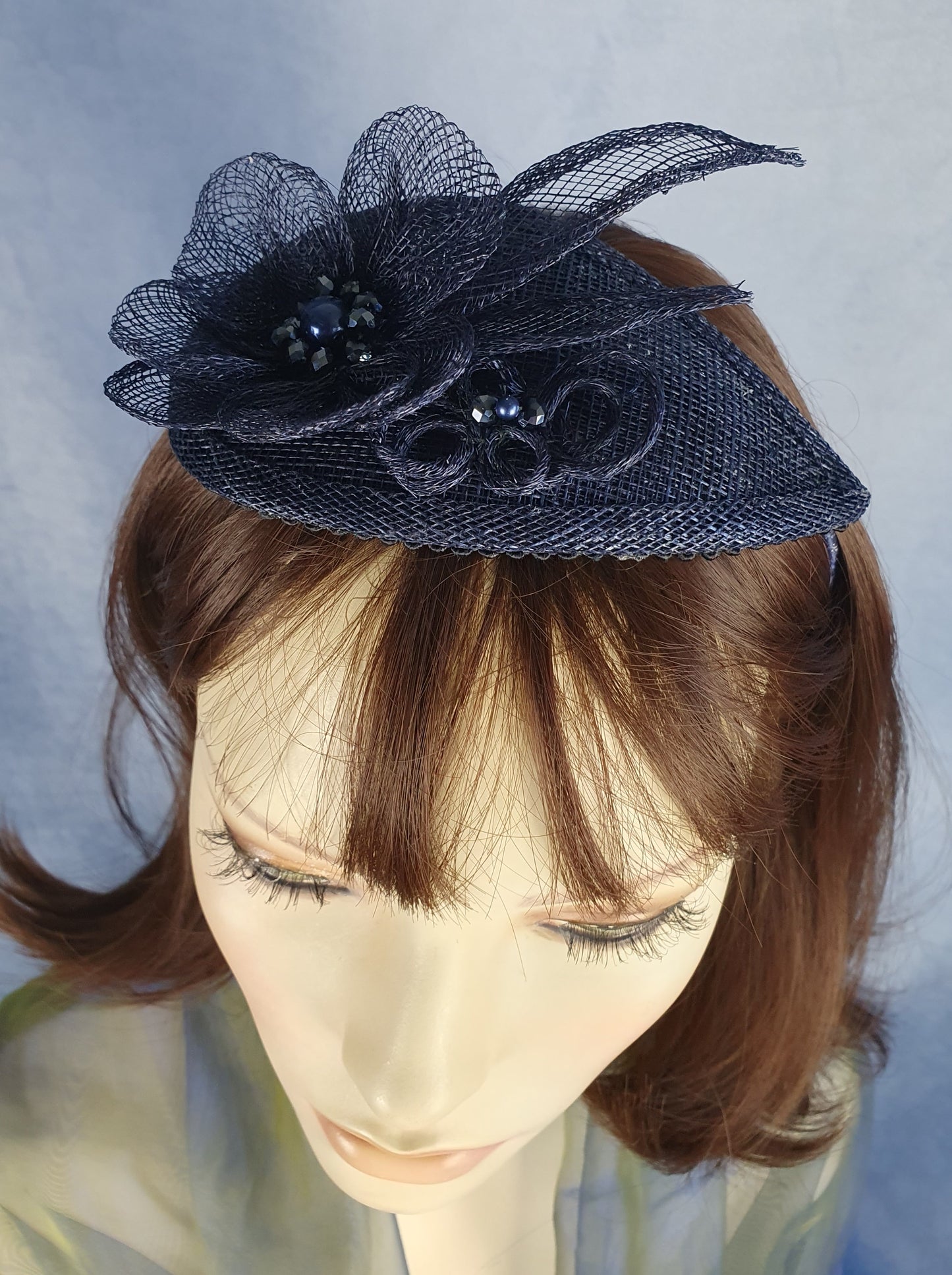 Donkerblauwe sinamay diadeem, handgemaakt en uniek - Elegante stijl voor elke gelegenheid, evenement tiara, bruiloft tiara