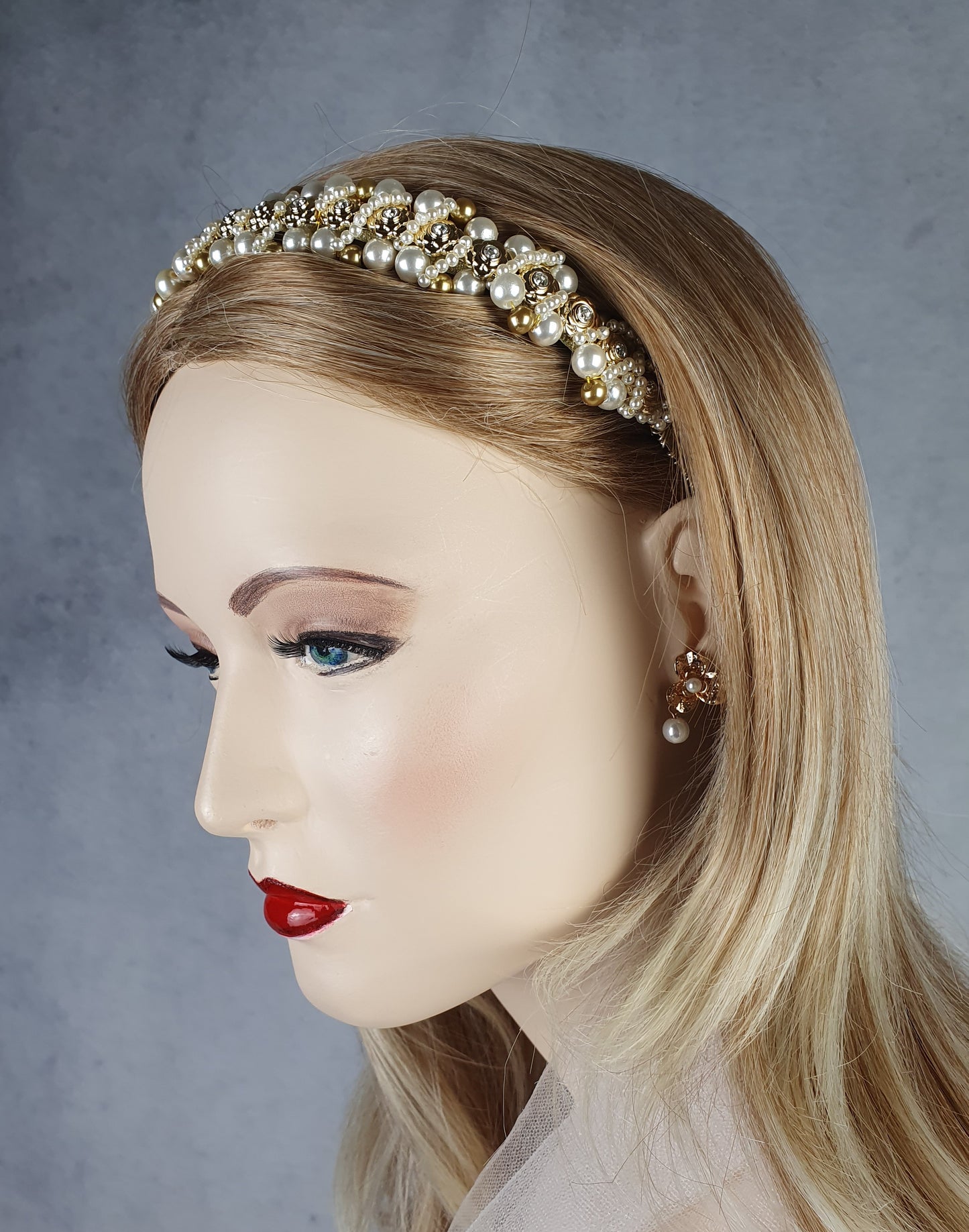 Handgemaakte hoofdband met parels en gouden kunststof rozen - Mooie hoofdband, unieke feestelijke diadeem, bruiloft, speciale gelegenheid