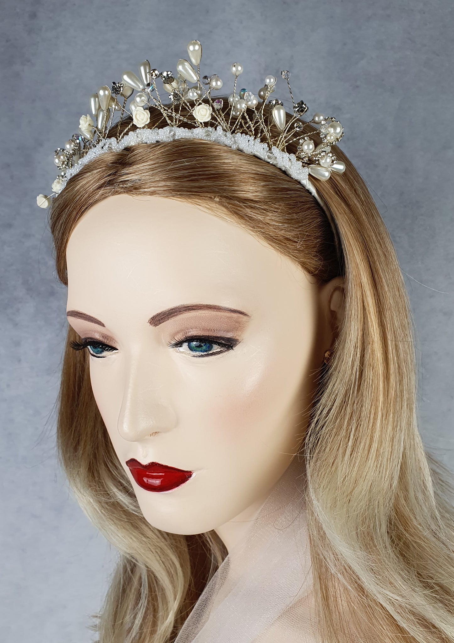 Handgemaakte hoofdband met rozen en parels kristalstenen - Mooie hoofdband, unieke feestelijke diadeem, bruiloft, speciale gelegenheid