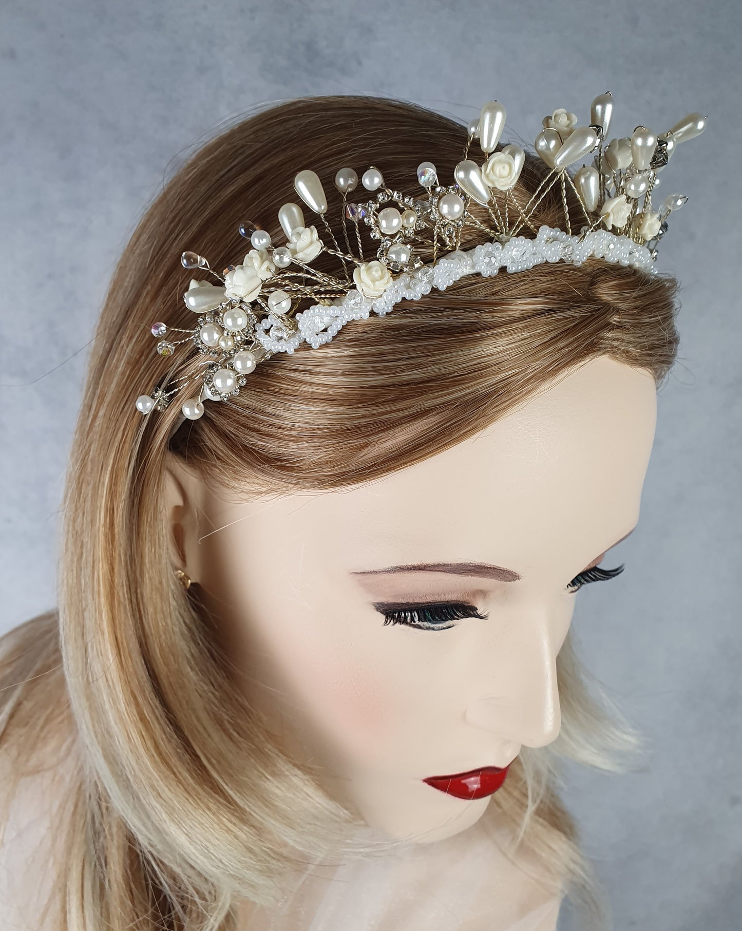 Handgemaakte hoofdband met rozen en parels kristalstenen - Mooie hoofdband, unieke feestelijke diadeem, bruiloft, speciale gelegenheid