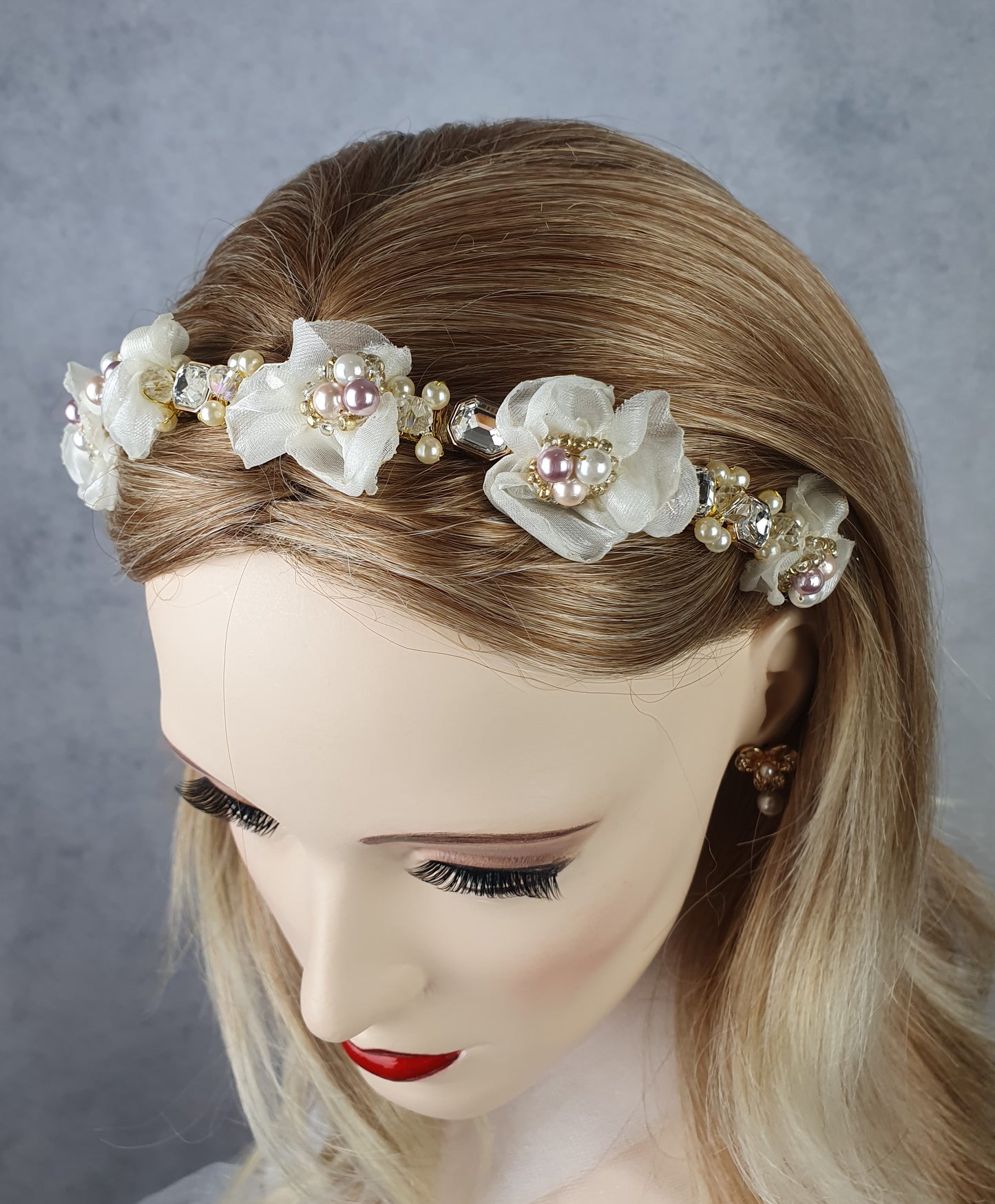 Handgemaakte hoofdband ivoorkleurig met parels organza stof - Mooie hoofdband, unieke feestelijke diadeem, bruiloft, speciale gelegenheid