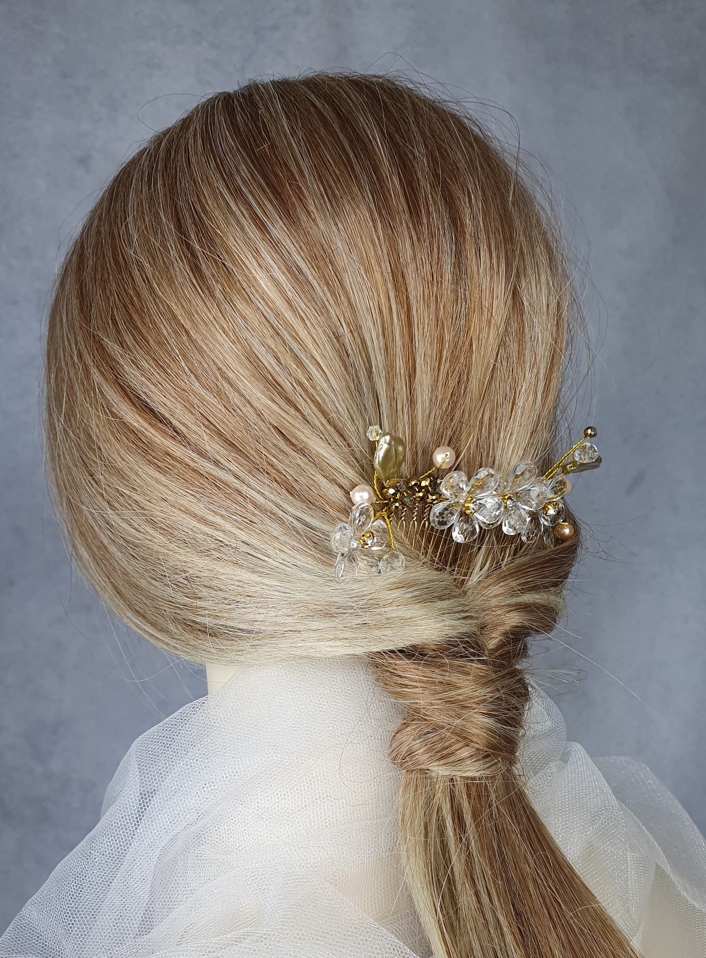 Handgemaakte bruidskam met parels en druppelstenen - elegant haaraccessoire voor bruiloften, gasten en feesten, zilverkleurige metalen Kam