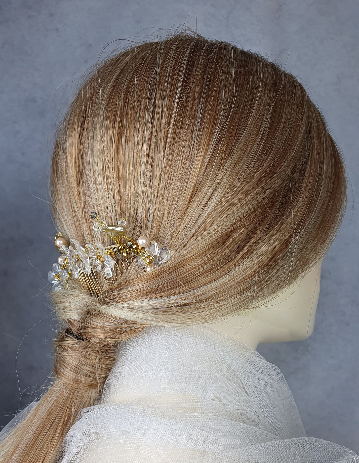 Handgemaakte bruidskam met parels en druppelstenen - elegant haaraccessoire voor bruiloften, gasten en feesten, zilverkleurige metalen Kam