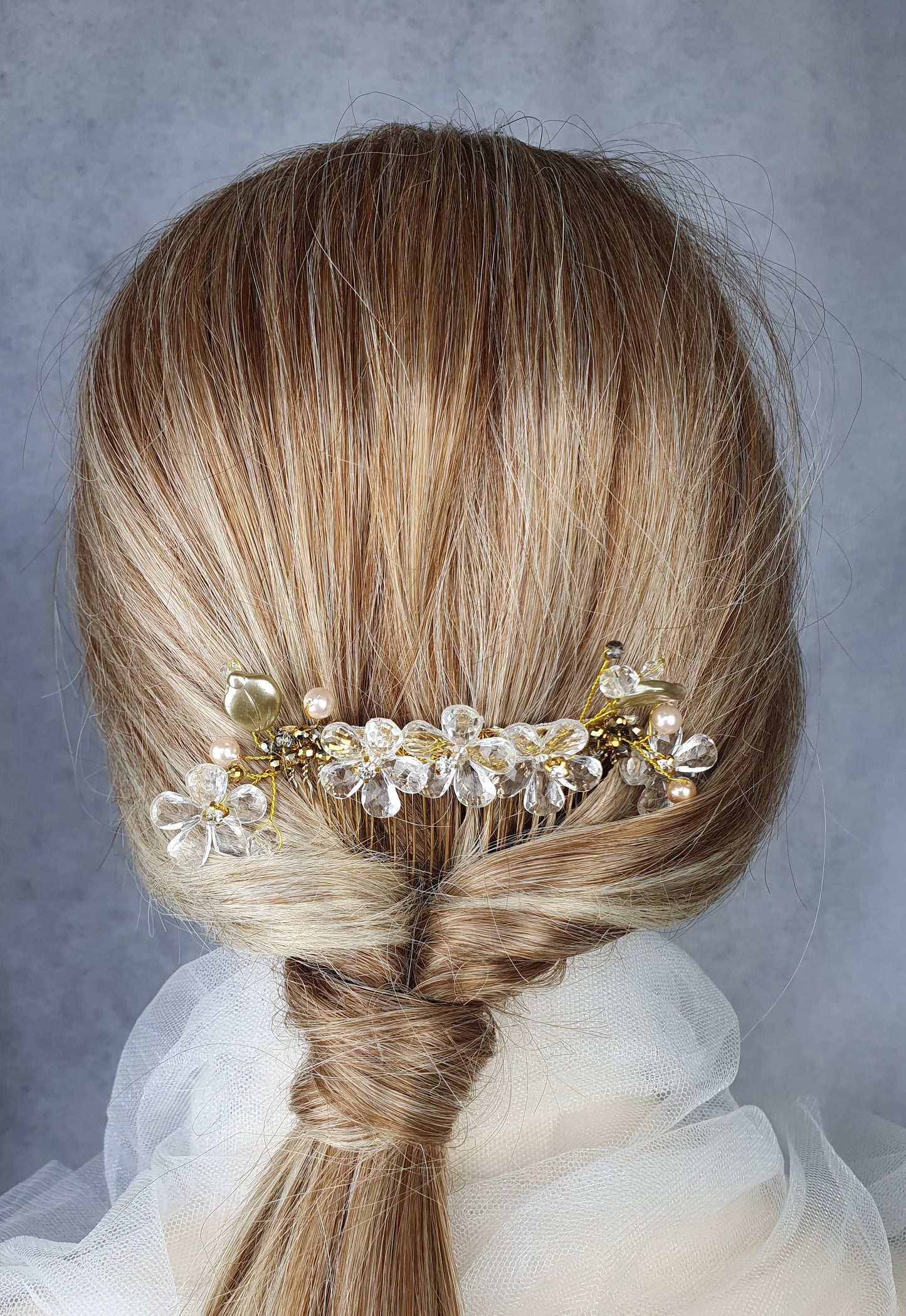 Handgemaakte bruidskam met parels en druppelstenen - elegant haaraccessoire voor bruiloften, gasten en feesten, zilverkleurige metalen Kam