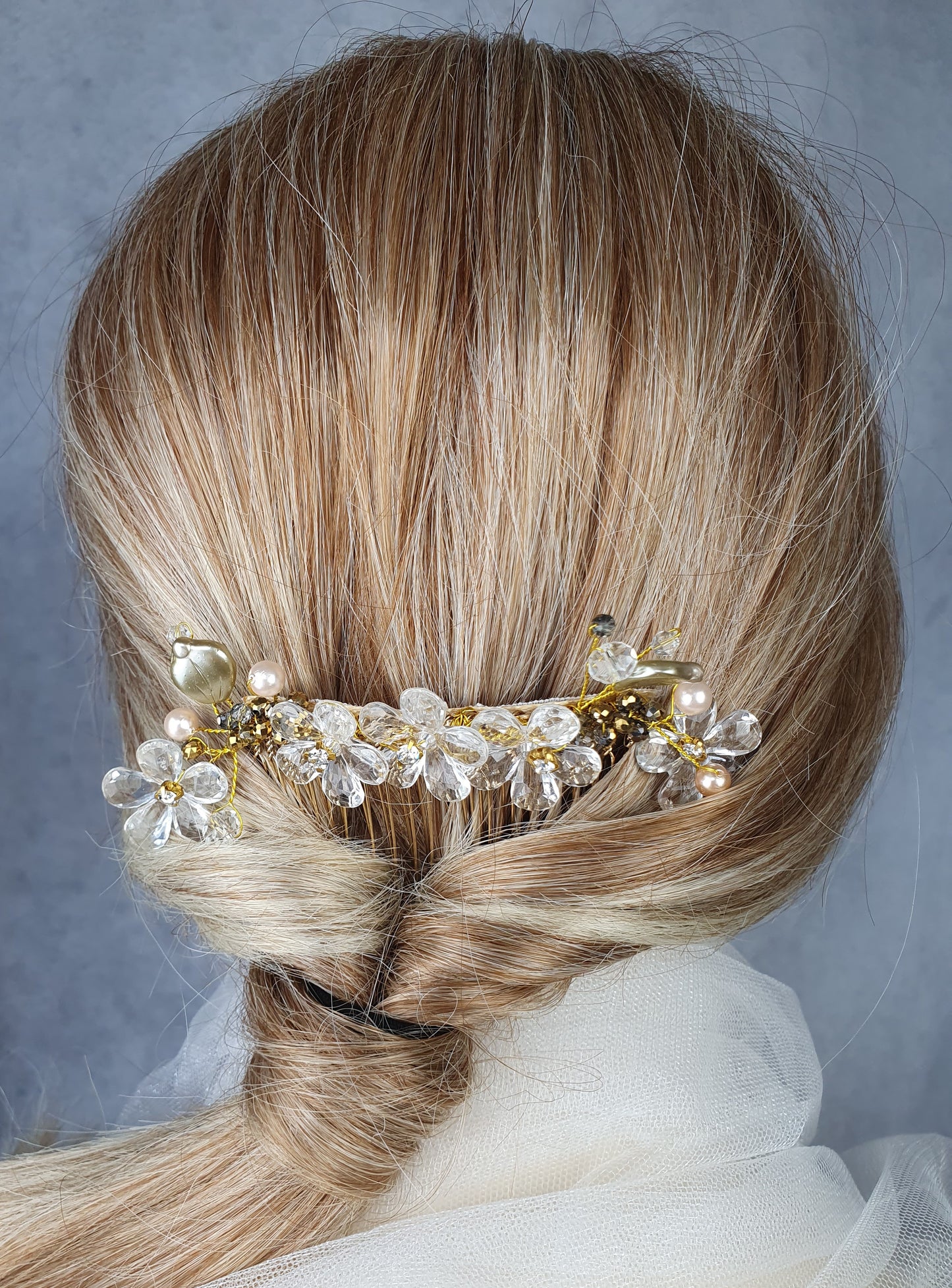 Handgemaakte bruidskam met parels en druppelstenen - elegant haaraccessoire voor bruiloften, gasten en feesten, zilverkleurige metalen Kam