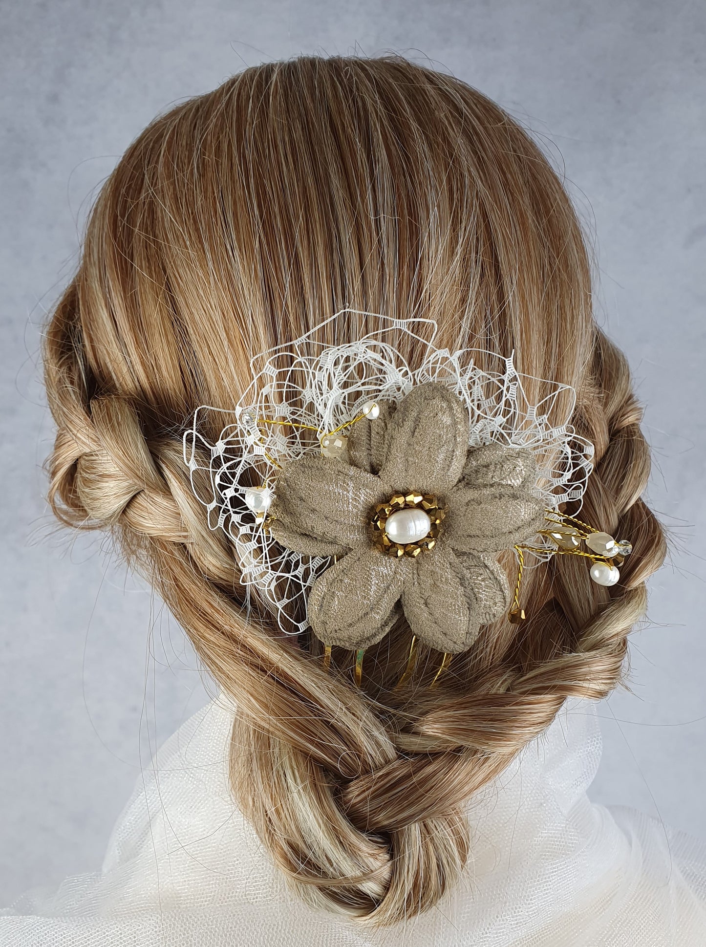 Handgemaakte bruids haarkam met leren bloem, Elegant en uniek voor speciale gelegenheden, haaraccessoires