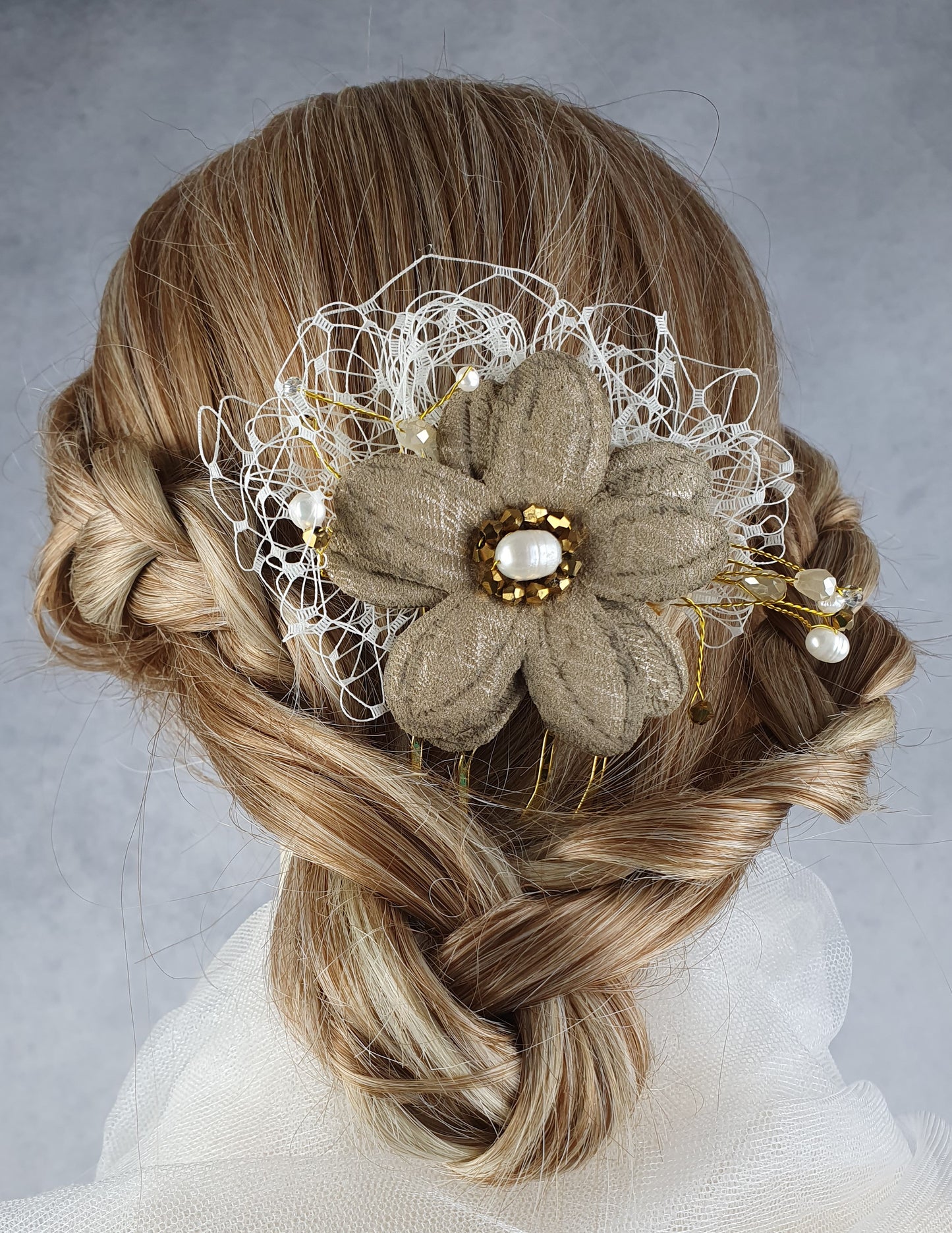 Handgemaakte bruids haarkam met leren bloem, Elegant en uniek voor speciale gelegenheden, haaraccessoires