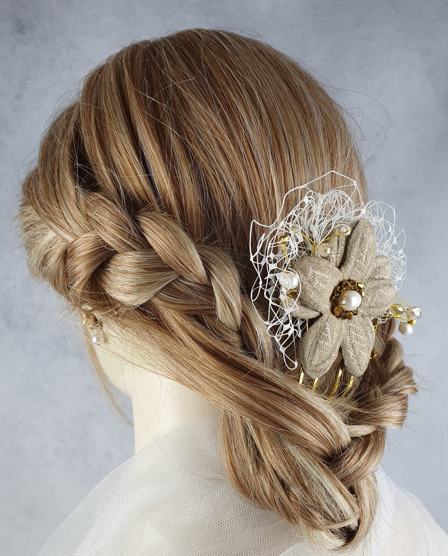 Handgemaakte bruids haarkam met leren bloem, Elegant en uniek voor speciale gelegenheden, haaraccessoires