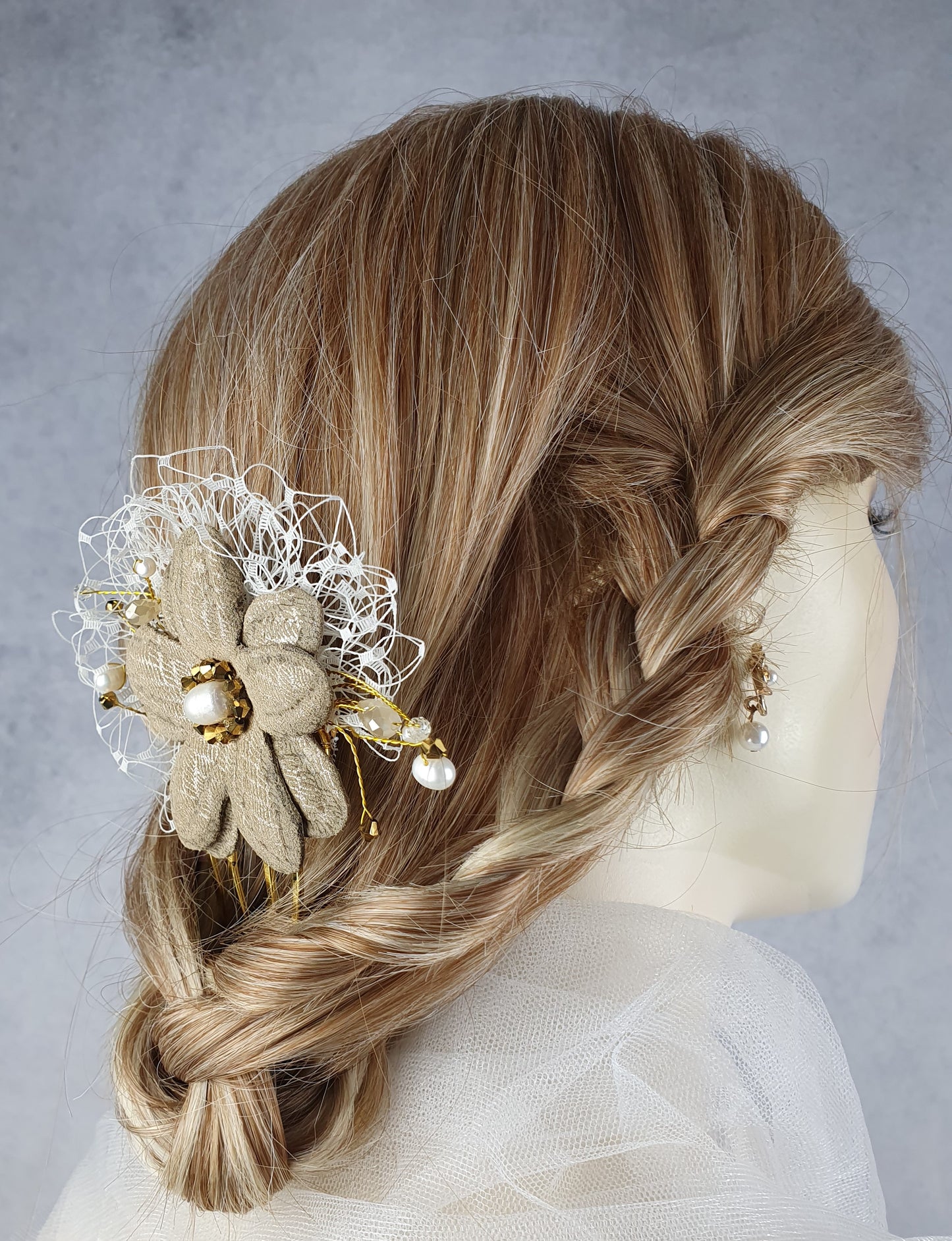 Handgemaakte bruids haarkam met leren bloem, Elegant en uniek voor speciale gelegenheden, haaraccessoires