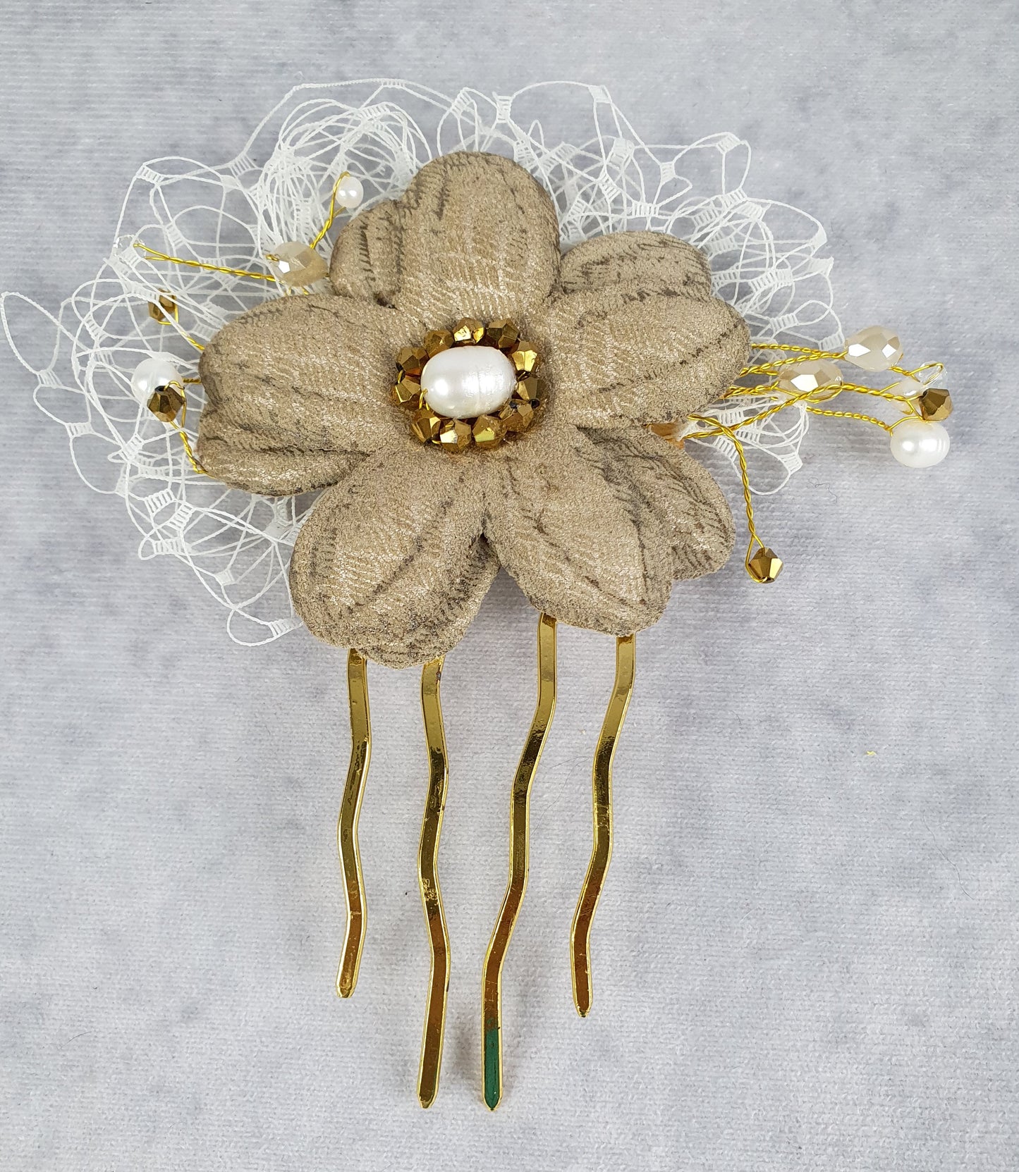 Handgemaakte bruids haarkam met leren bloem, Elegant en uniek voor speciale gelegenheden, haaraccessoires