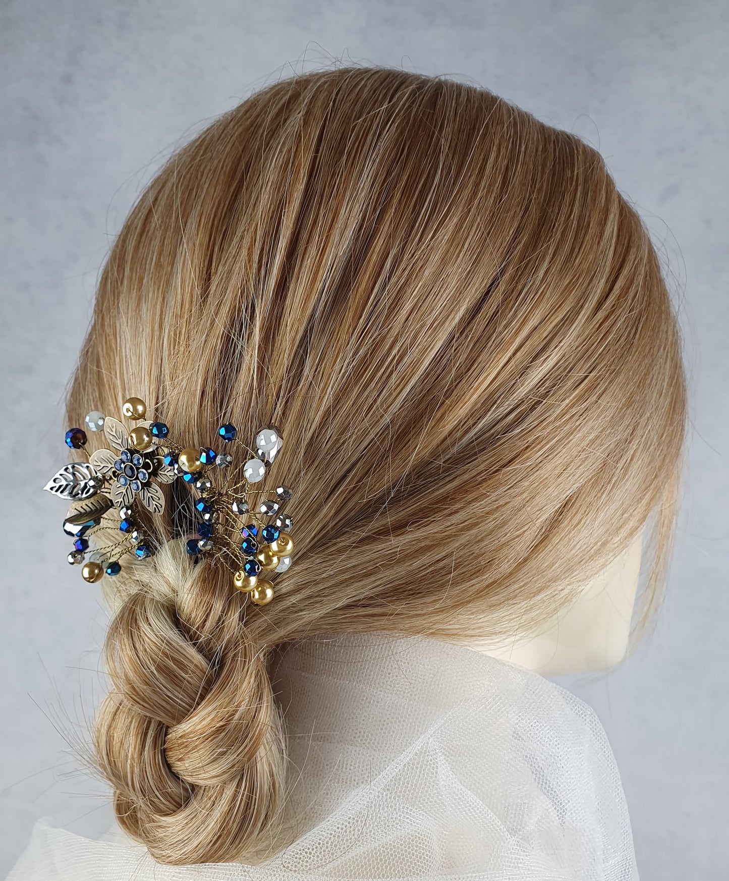 Elegante handgemaakte haarkam met koperkleurige metalen kam en blauwe stenen - bruidshaarkam, haaraccessoires