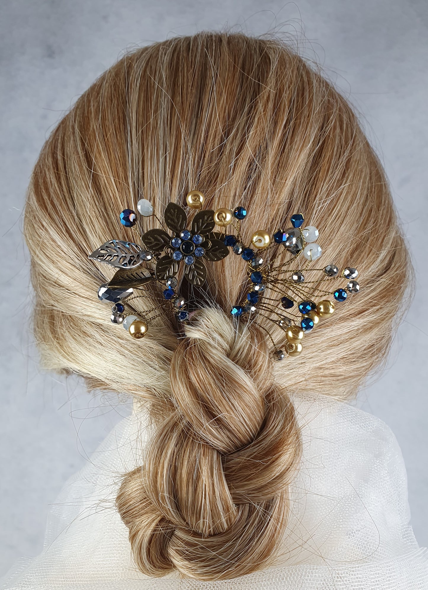 Elegante handgemaakte haarkam met koperkleurige metalen kam en blauwe stenen - bruidshaarkam, haaraccessoires