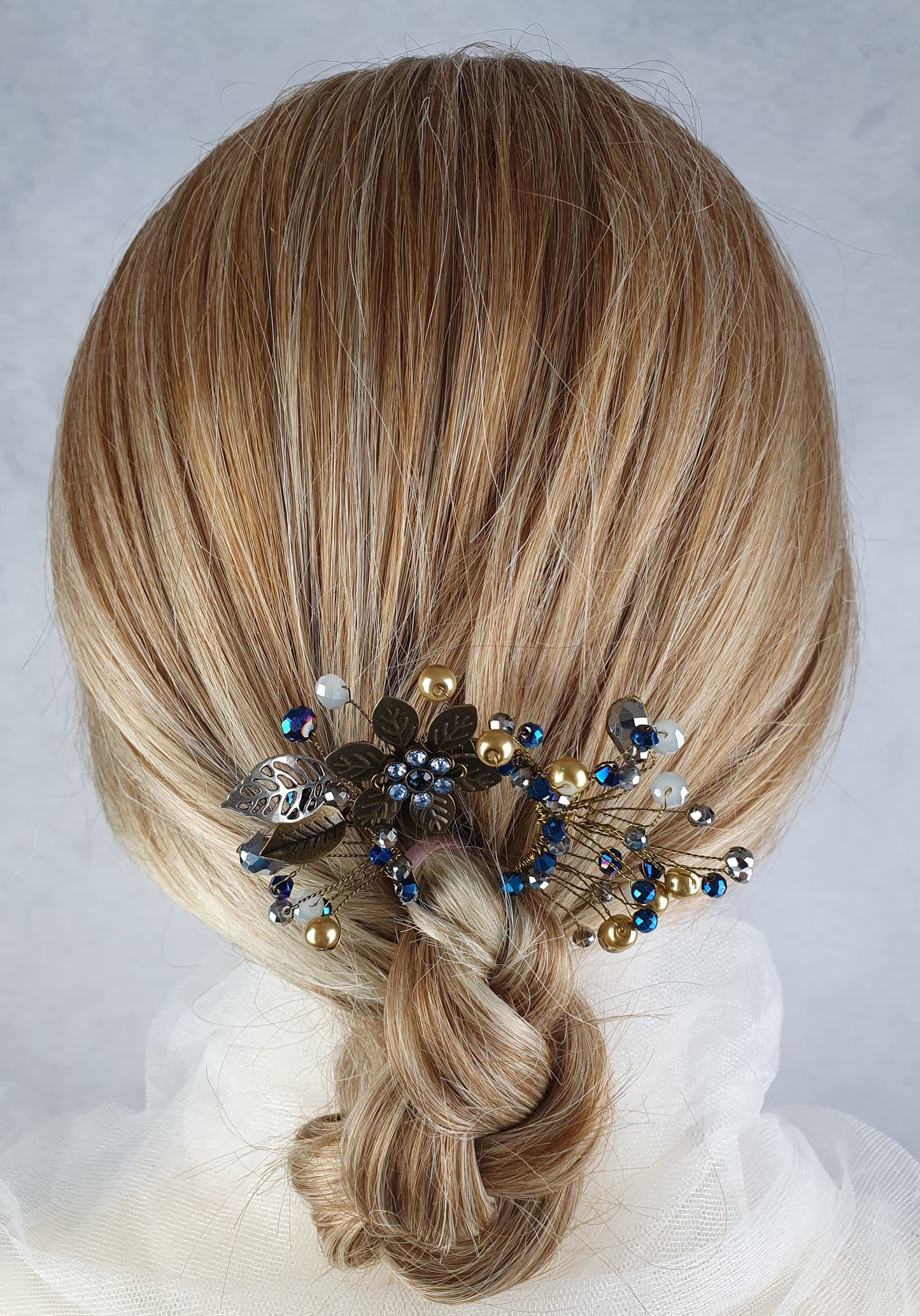 Elegante handgemaakte haarkam met koperkleurige metalen kam en blauwe stenen - bruidshaarkam, haaraccessoires