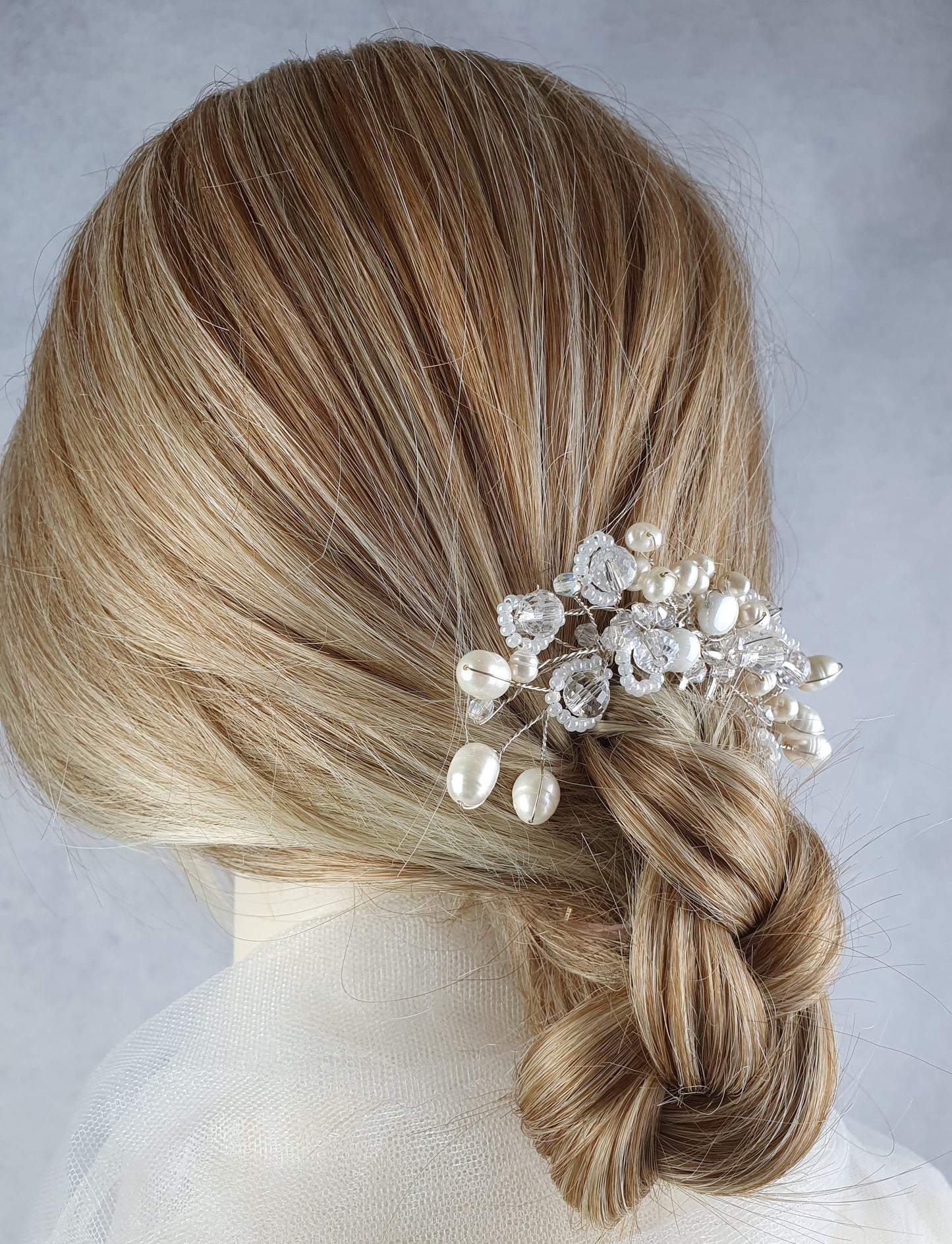 Handgemaakte bruids haarkam met witte zoetwaterparels, Elegant en uniek voor speciale gelegenheden, haaraccessoires