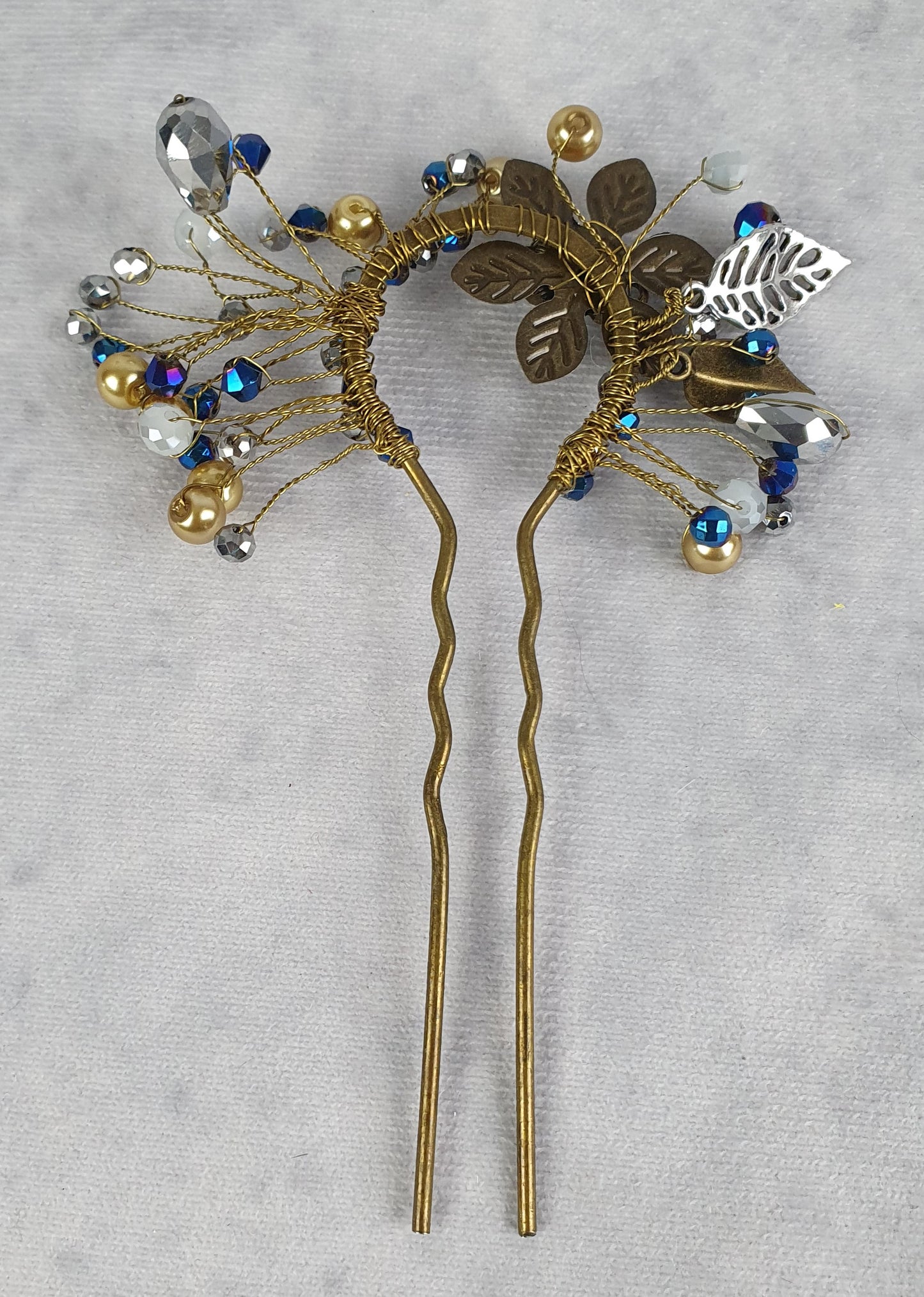 Elegante handgemaakte haarkam met koperkleurige metalen kam en blauwe stenen - bruidshaarkam, haaraccessoires
