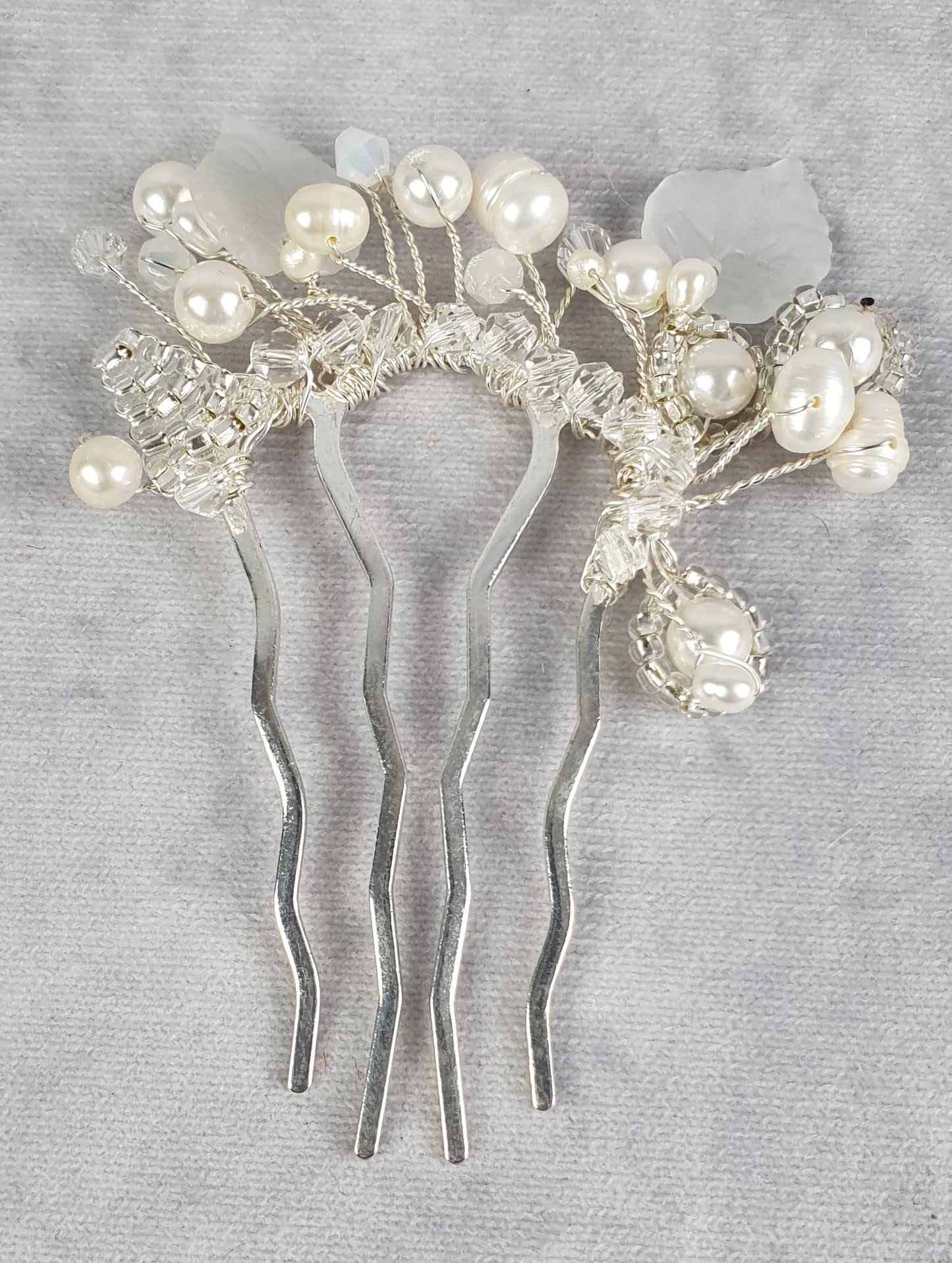 Handgemaakte bruids haarkam met witte zoetwaterparels, Elegant en uniek voor speciale gelegenheden, haaraccessoires