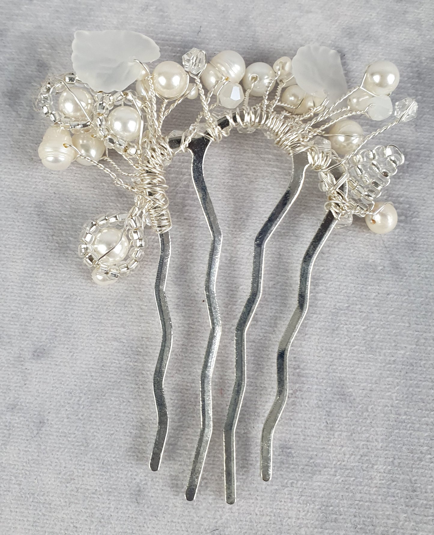Handgemaakte bruids haarkam met witte zoetwaterparels, Elegant en uniek voor speciale gelegenheden, haaraccessoires
