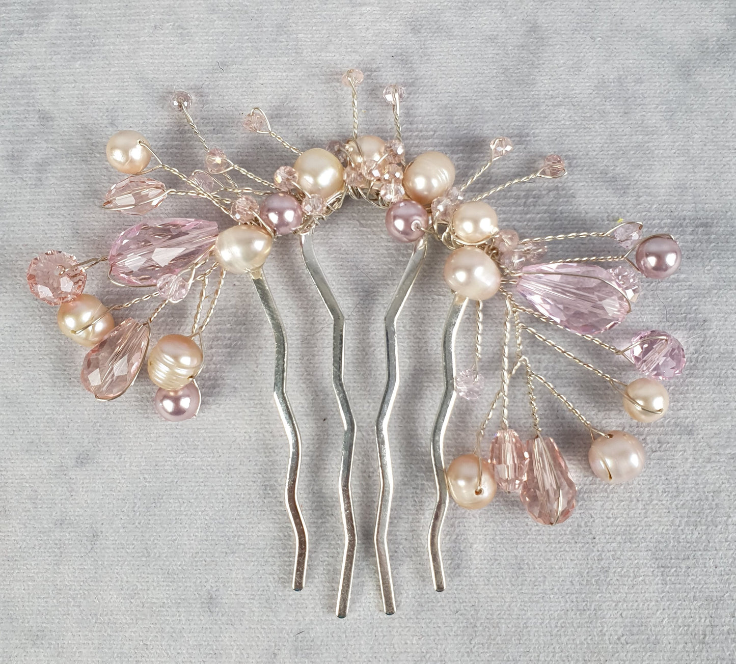Handgemaakte bruidskam met zoetwaterparels -Elegante haaraccessoire voor bruiloften, fujiyuan metalen kam, gasten en partijen