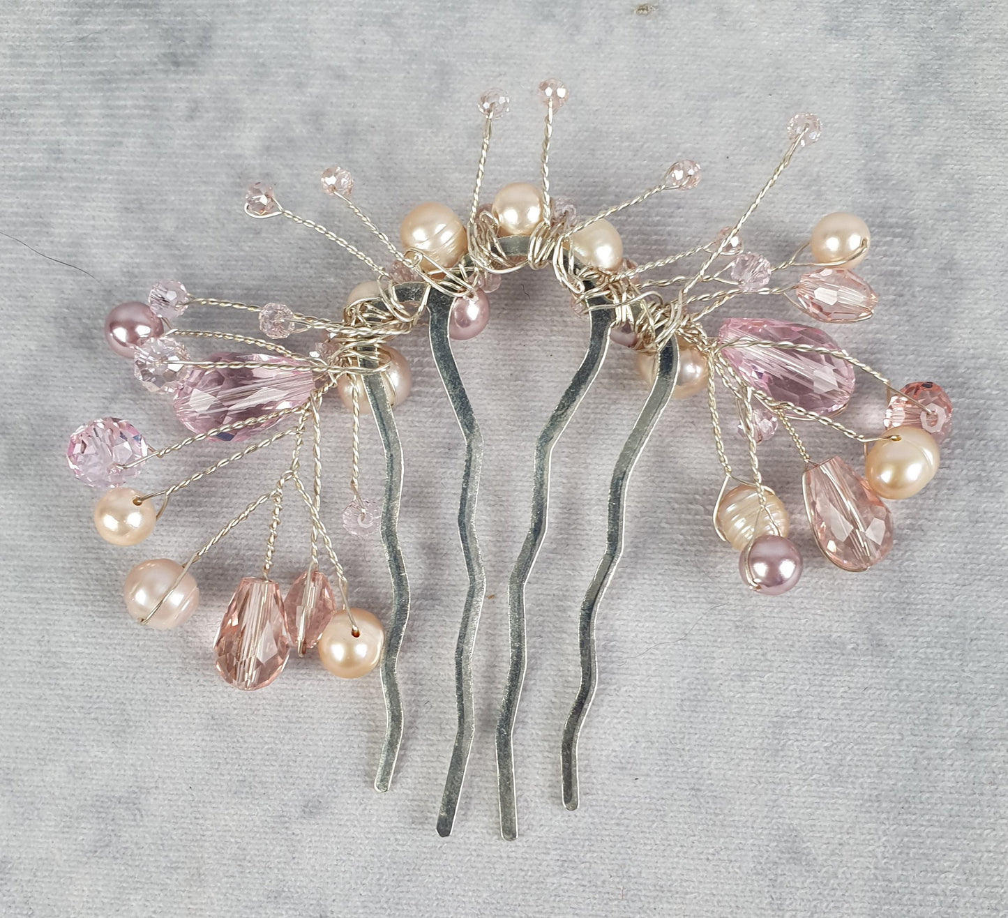 Handgemaakte bruidskam met zoetwaterparels -Elegante haaraccessoire voor bruiloften, fujiyuan metalen kam, gasten en partijen