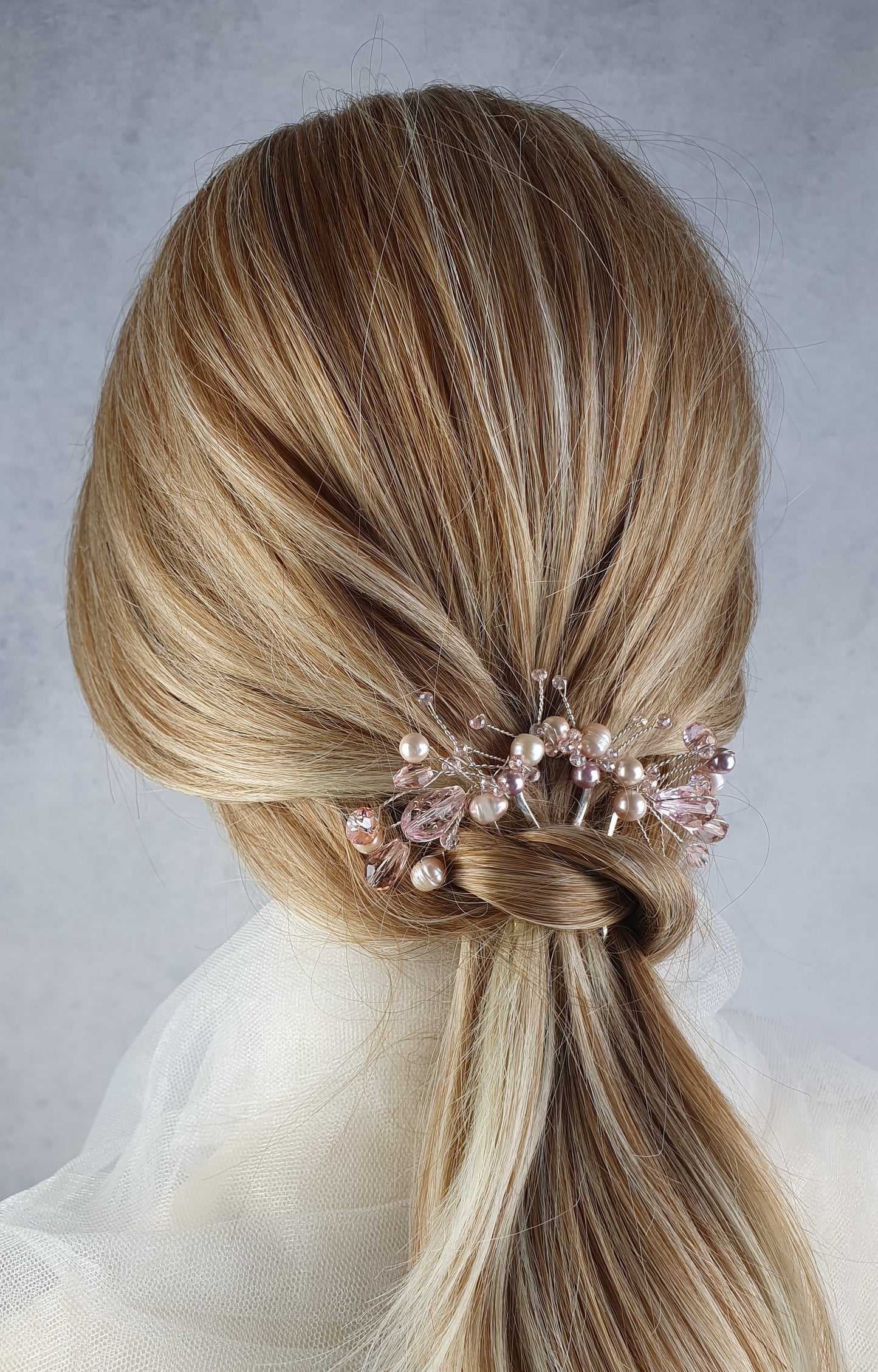 Handgemaakte bruidskam met zoetwaterparels -Elegante haaraccessoire voor bruiloften, fujiyuan metalen kam, gasten en partijen