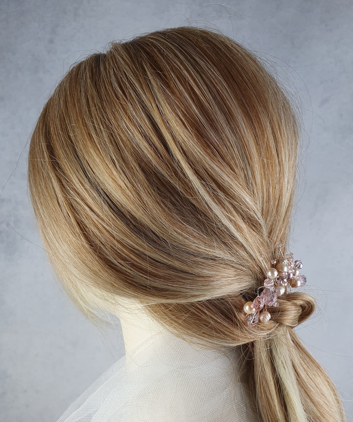 Handgemaakte bruidskam met zoetwaterparels -Elegante haaraccessoire voor bruiloften, fujiyuan metalen kam, gasten en partijen